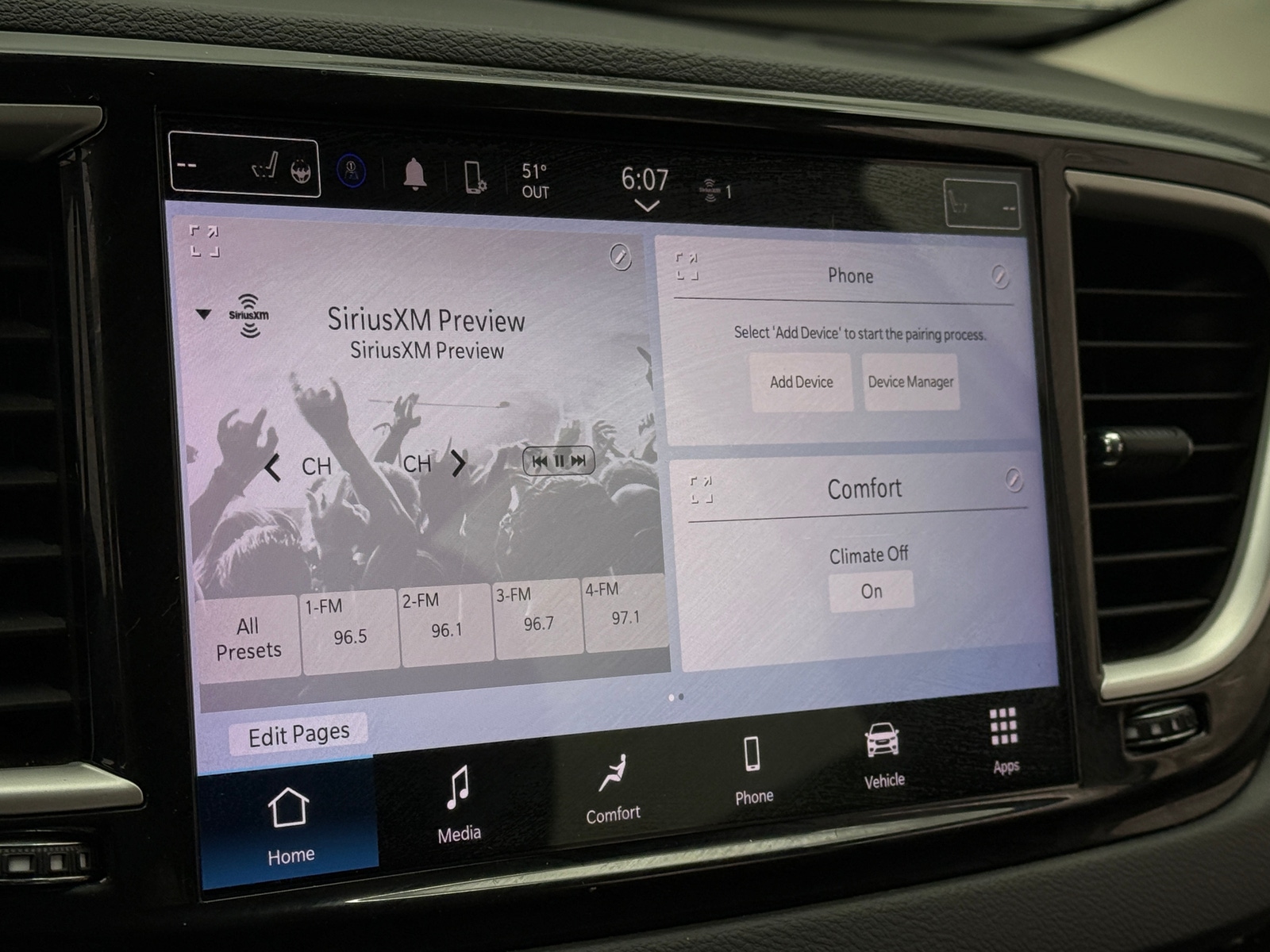 Thumbnail: 2023 Chrysler Pacifica - 3