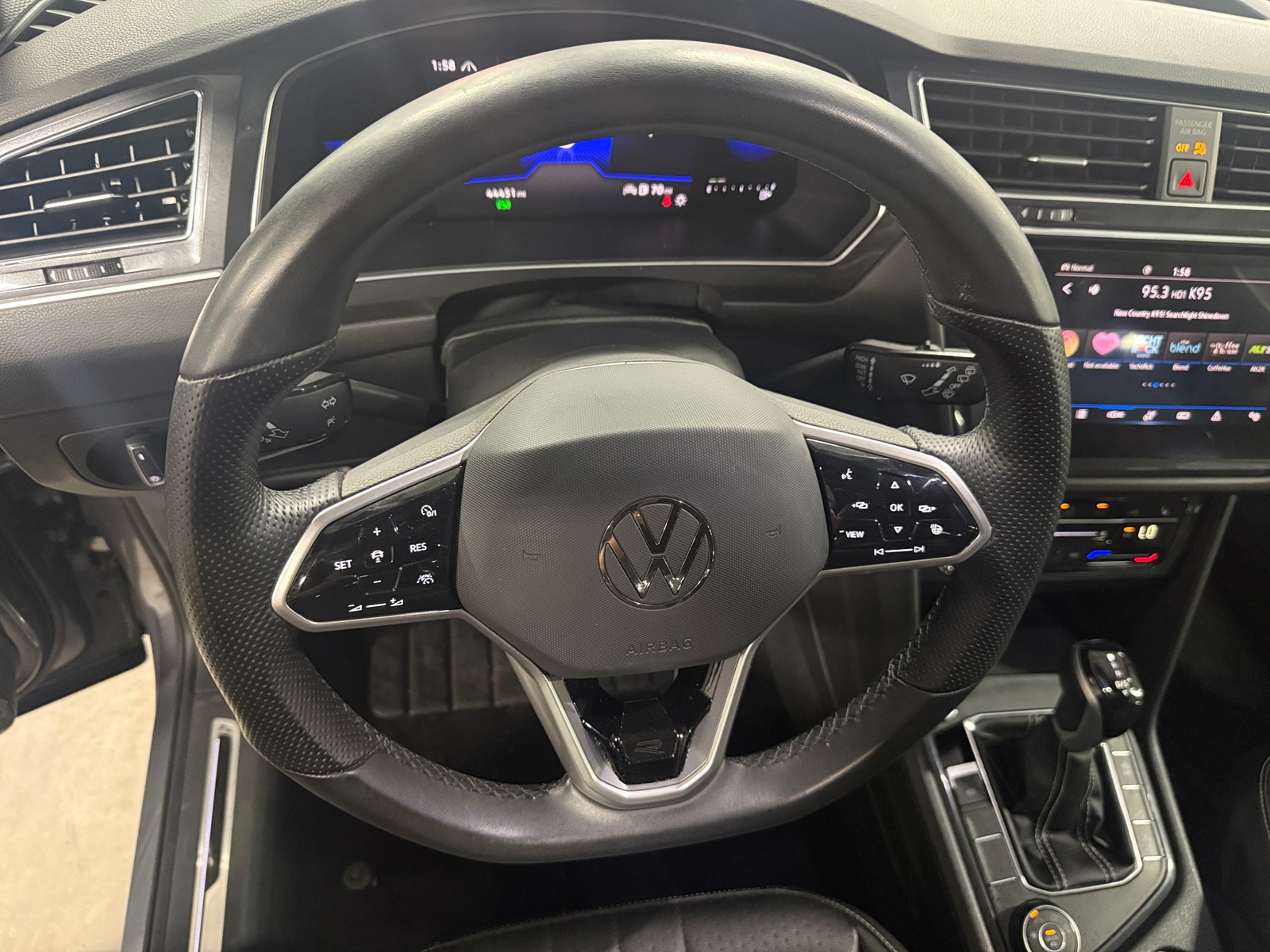 Thumbnail: 2022 Volkswagen Tiguan - 4