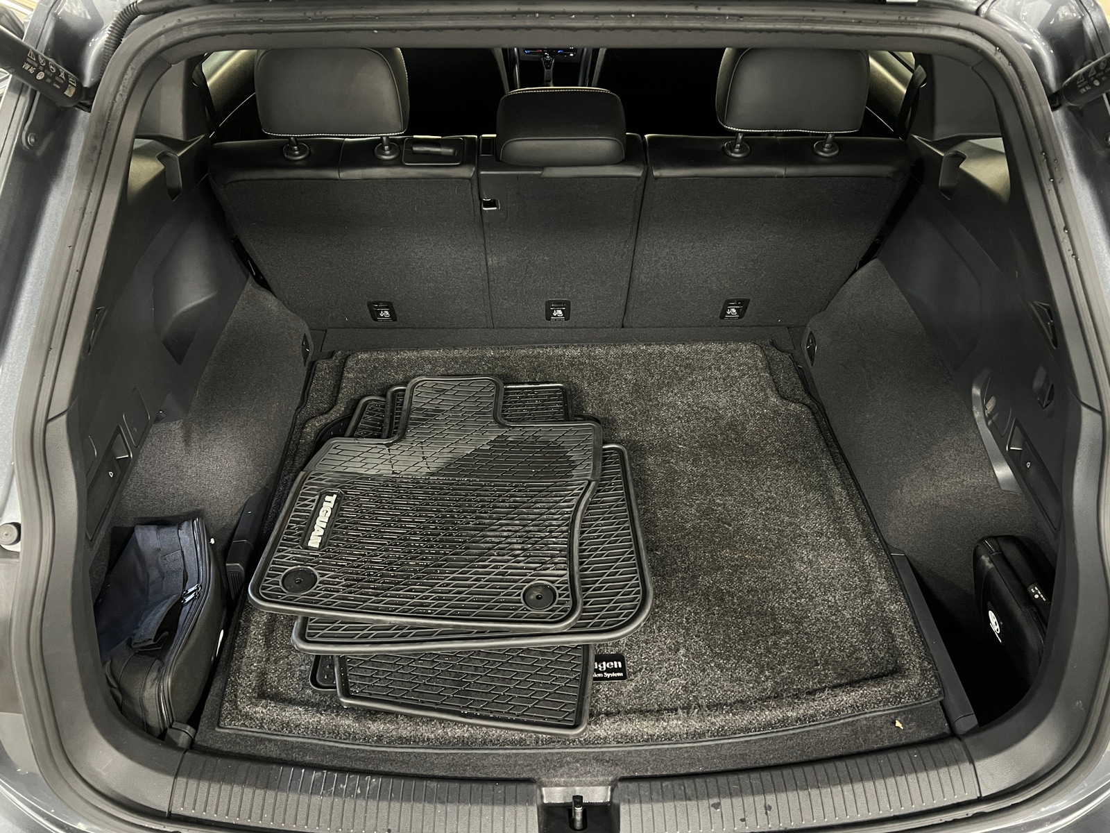 Thumbnail: 2022 Volkswagen Tiguan - 6