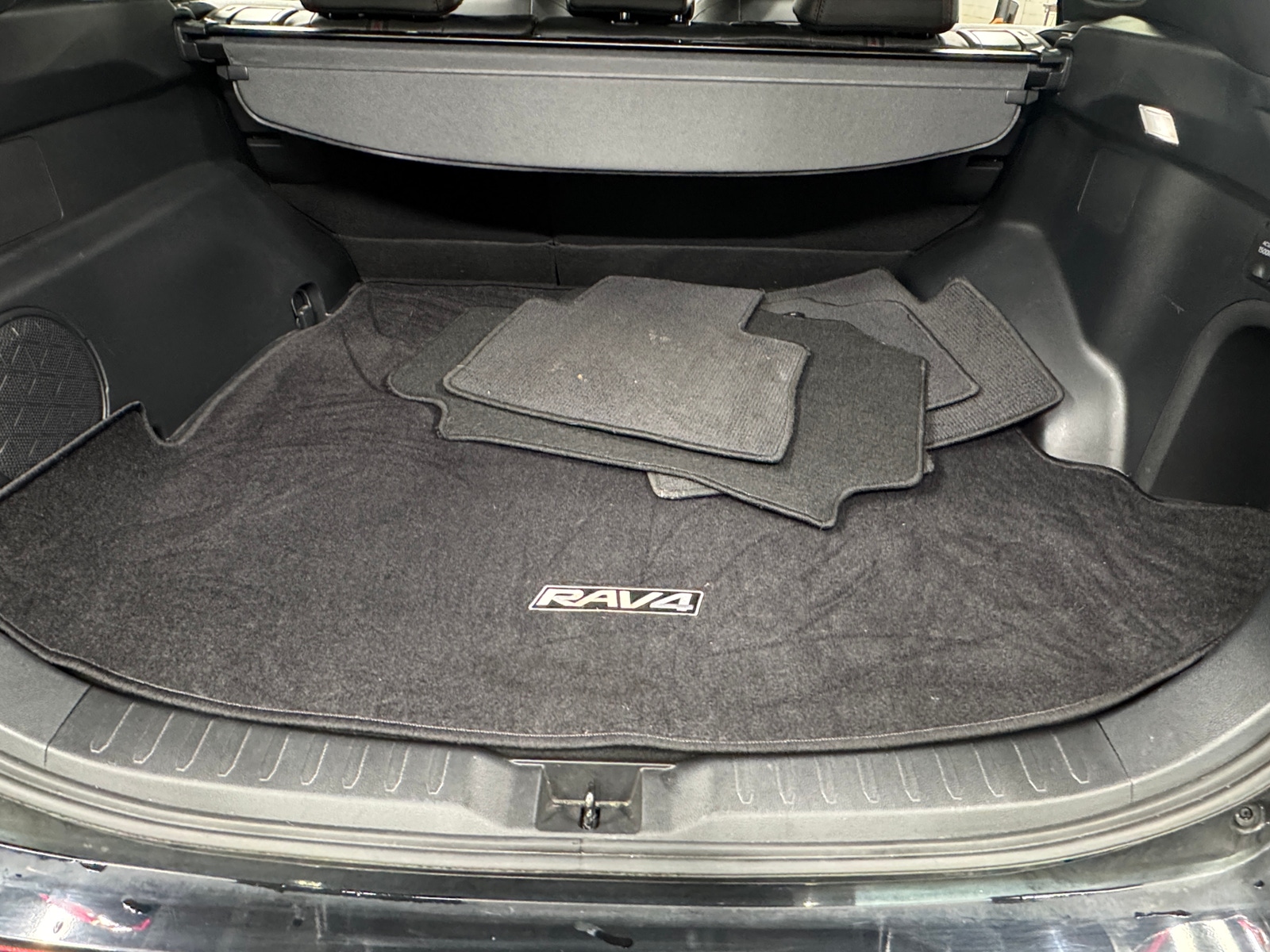 Thumbnail: 2022 Toyota RAV4 - 6