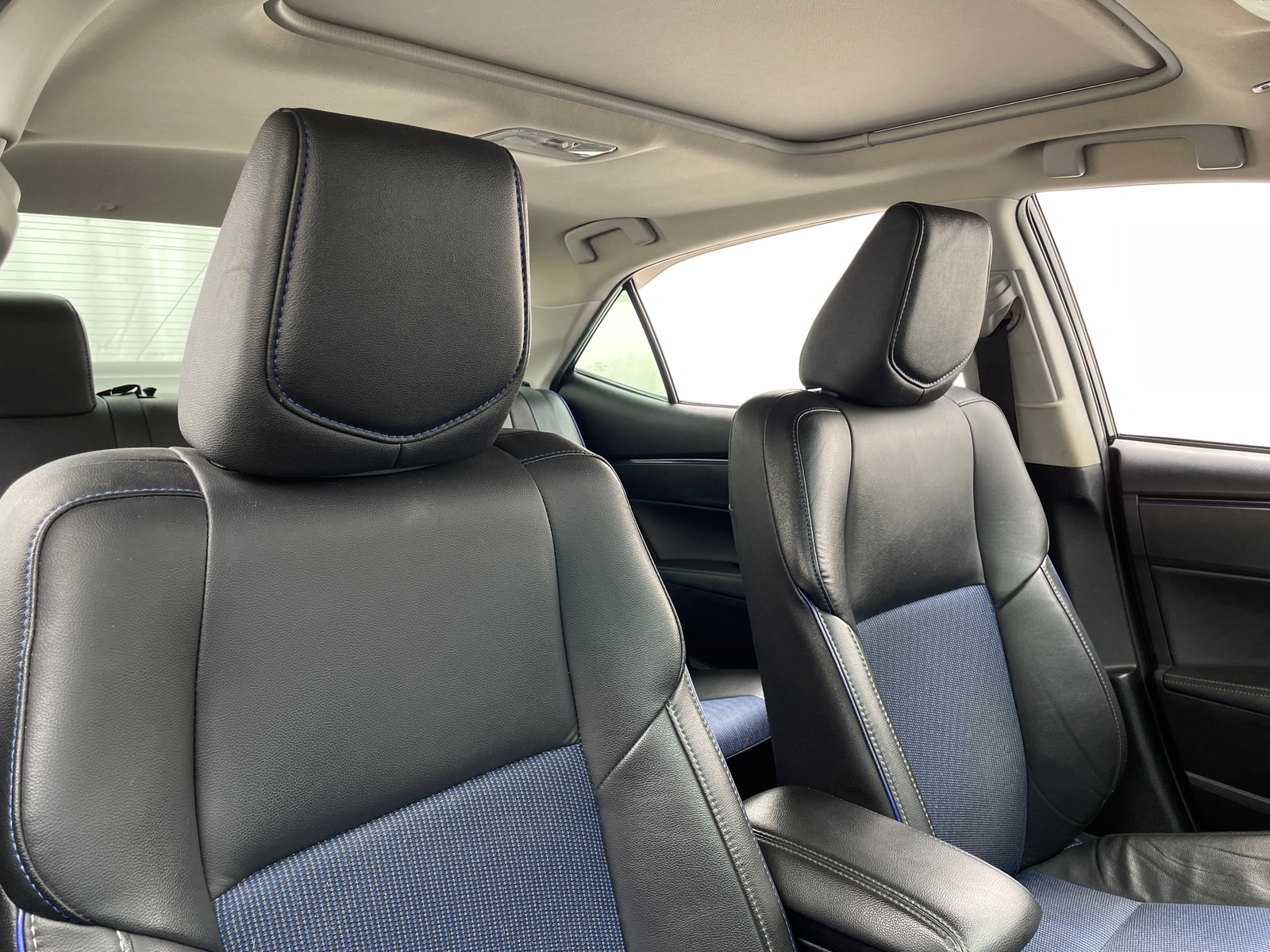 Thumbnail: 2017 Toyota Corolla - 2