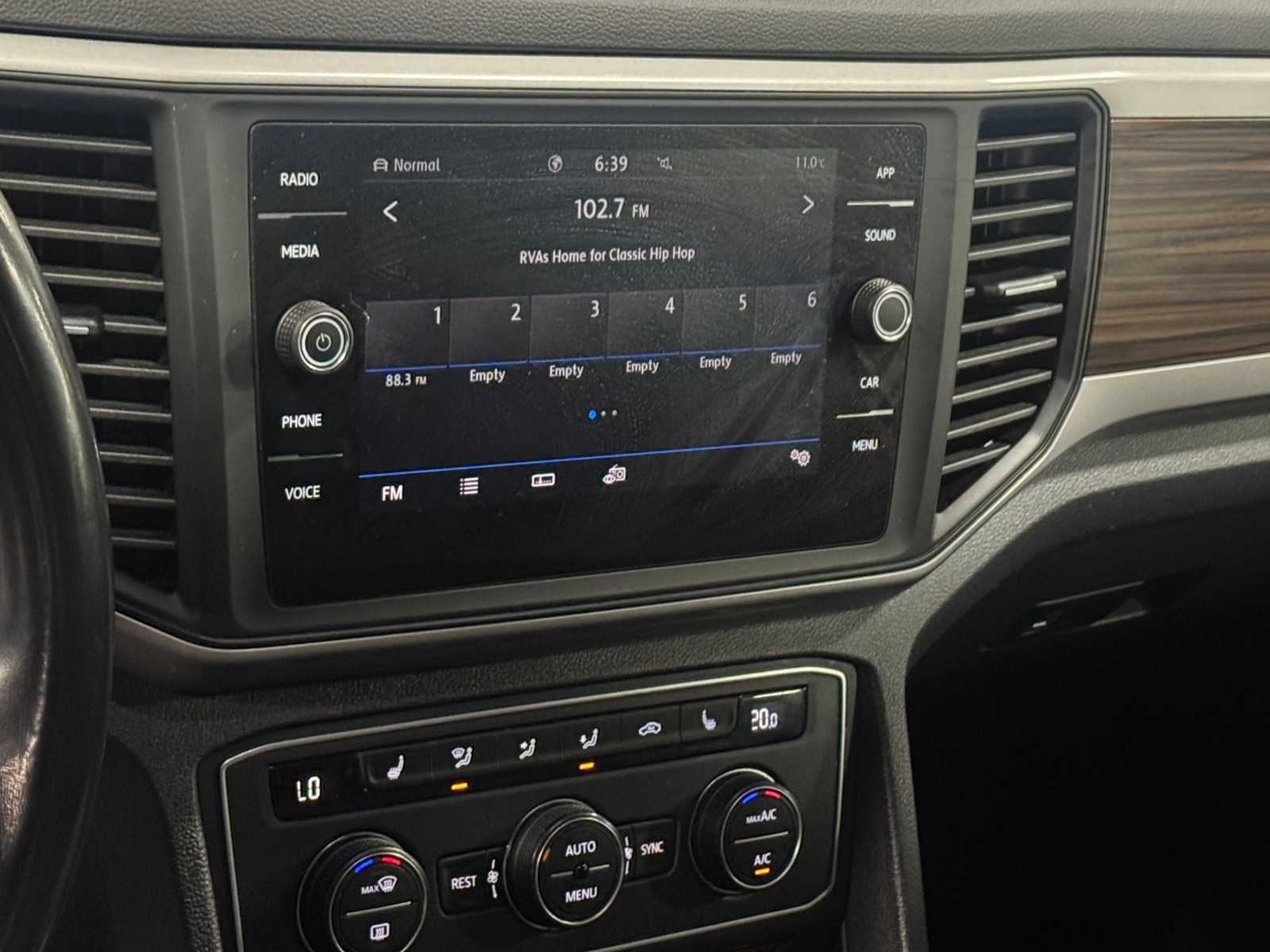 Thumbnail: 2021 Volkswagen Atlas - 3