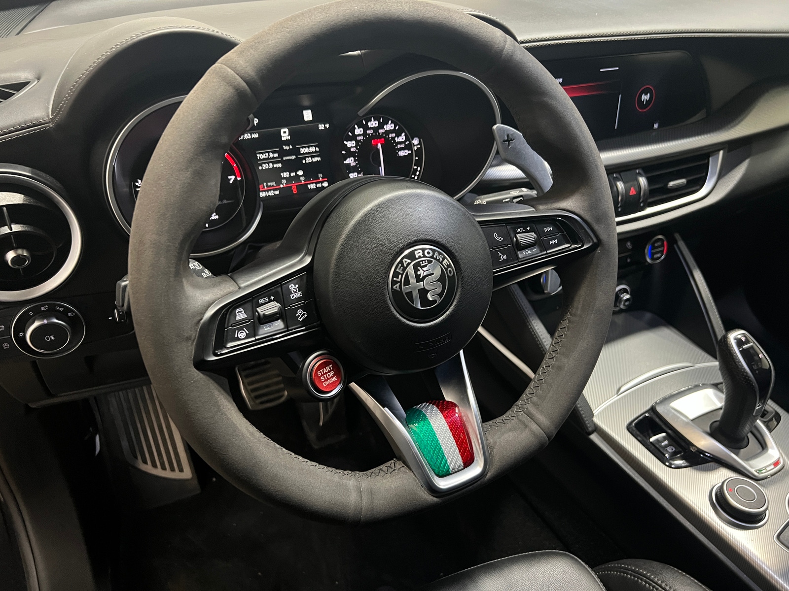 Thumbnail: 2021 Alfa Romeo Stelvio - 4