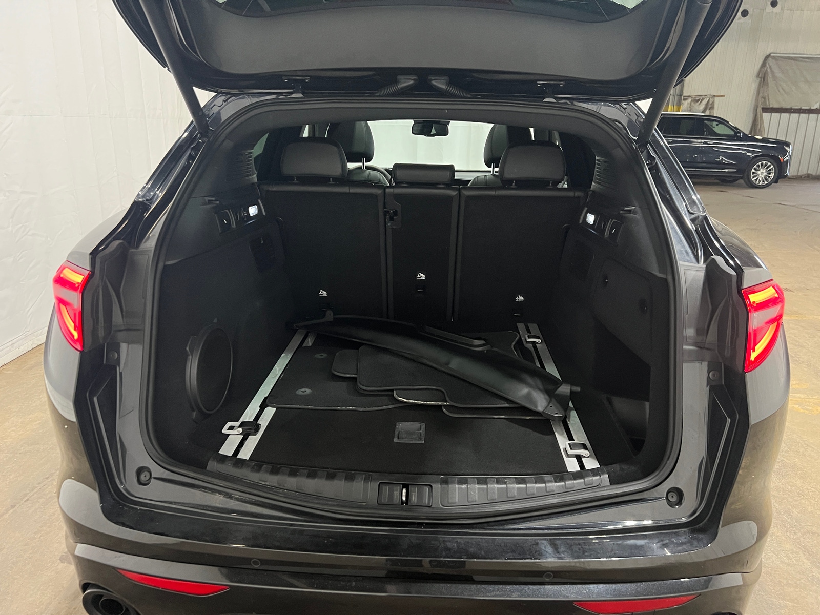 Thumbnail: 2021 Alfa Romeo Stelvio - 6