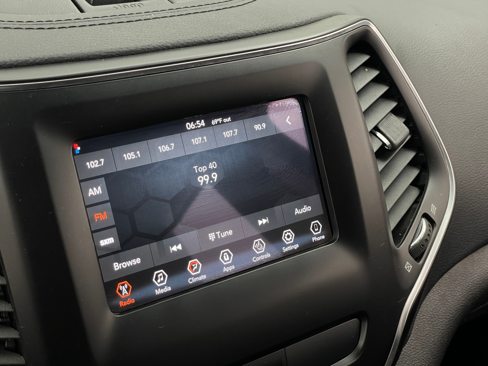 Thumbnail: 2020 Jeep Cherokee - 4