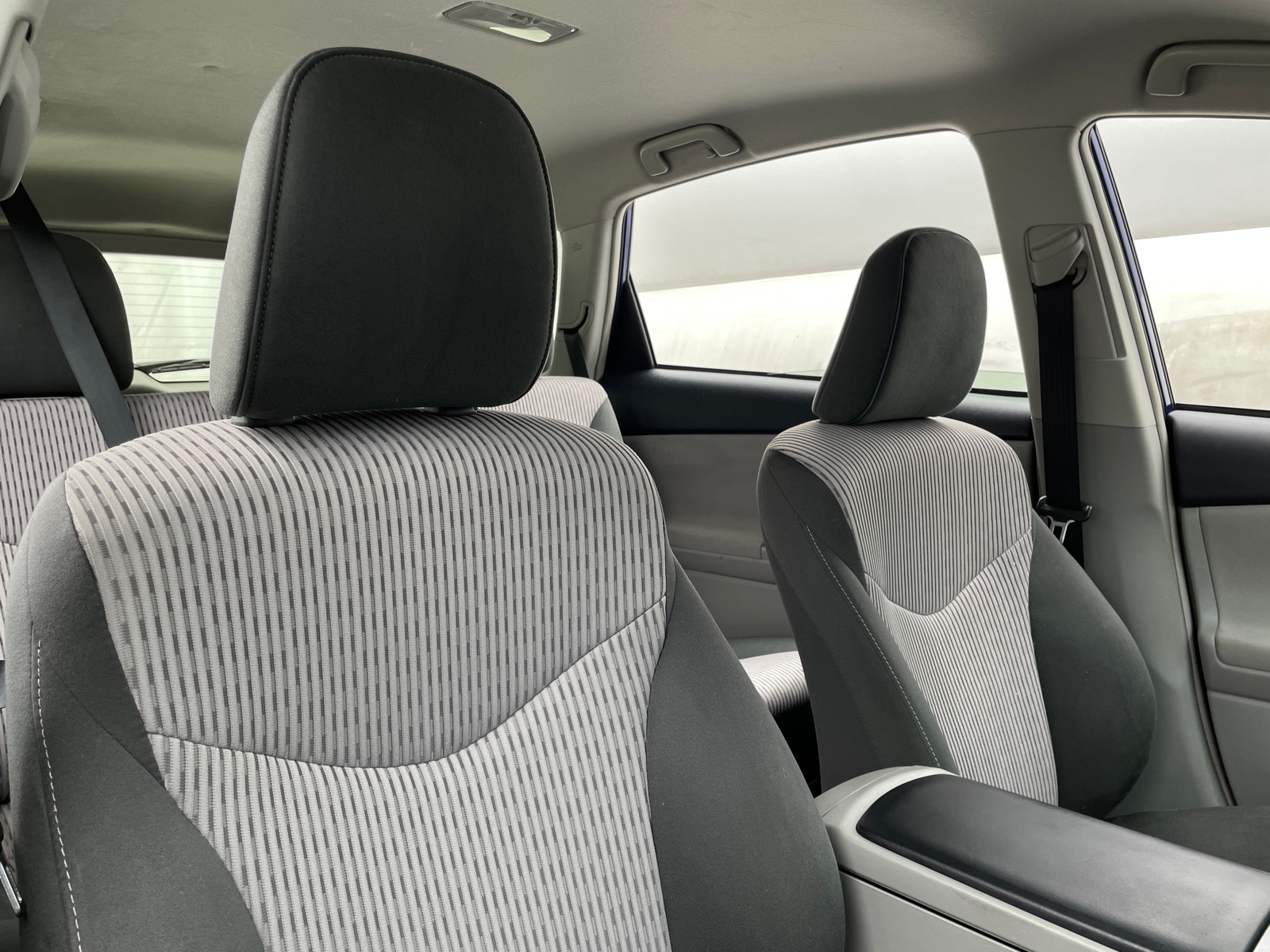 Thumbnail: 2017 Toyota Prius v - 2