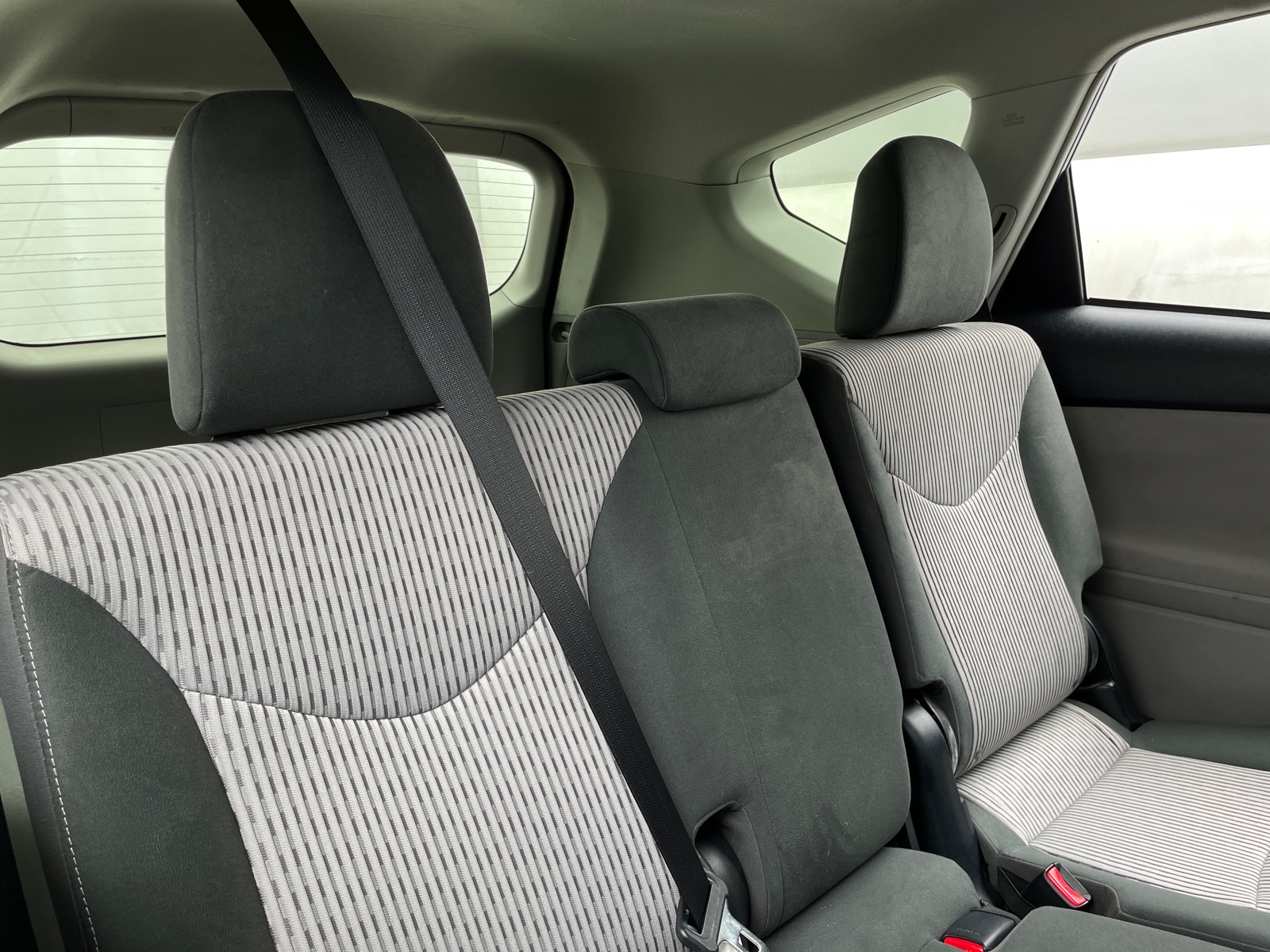 Thumbnail: 2017 Toyota Prius v - 6