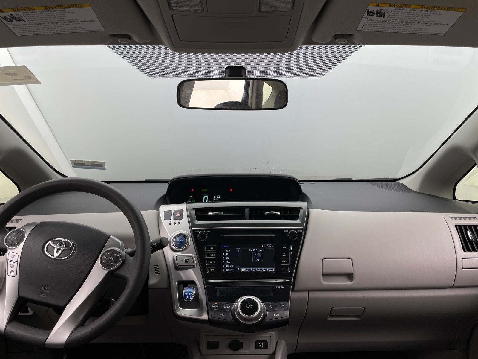 Thumbnail: 2017 Toyota Prius v - 3