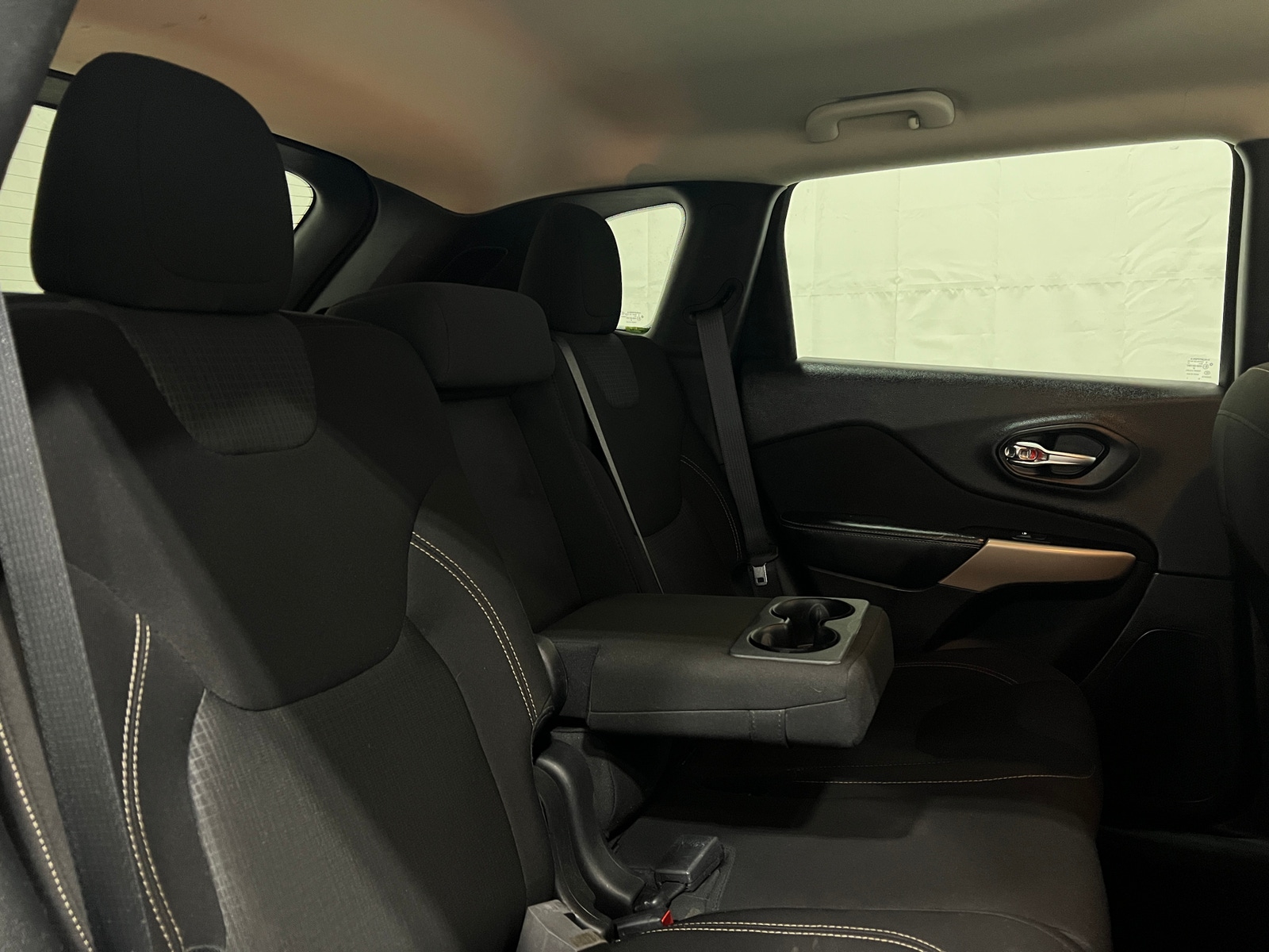 Thumbnail: 2017 Jeep Cherokee - 6