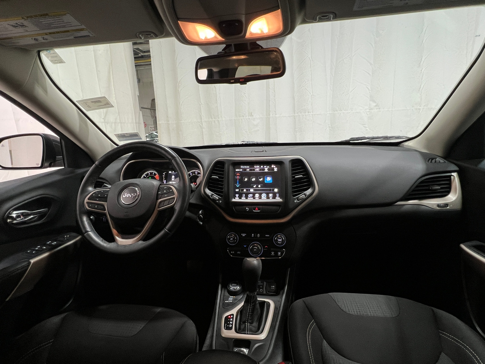 Thumbnail: 2017 Jeep Cherokee - 3