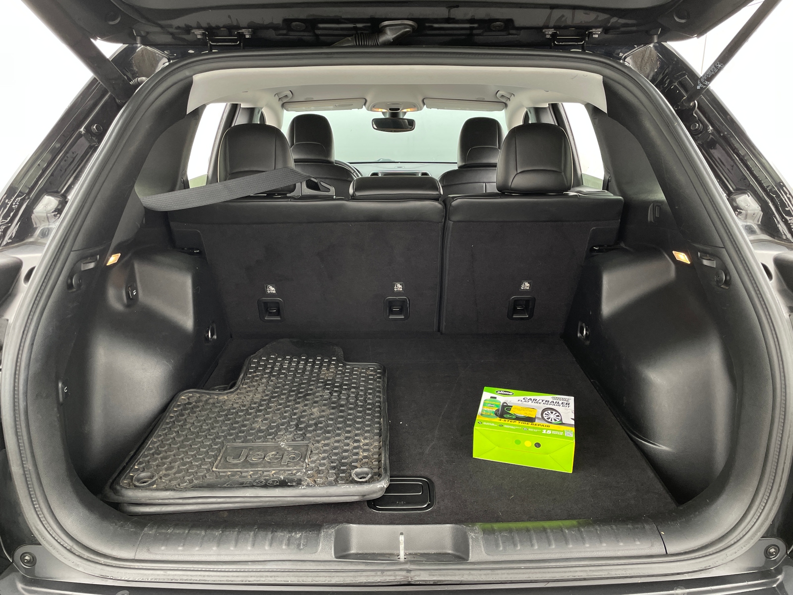 Thumbnail: 2019 Jeep Cherokee - 7