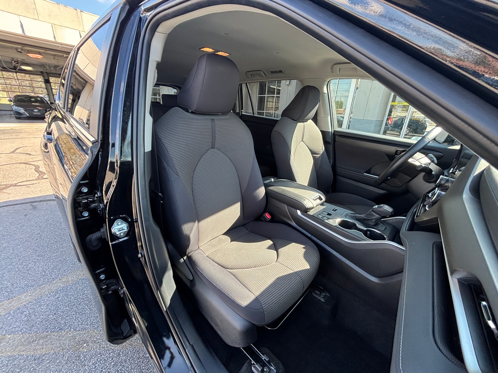 Thumbnail: 2025 Toyota Highlander - 2