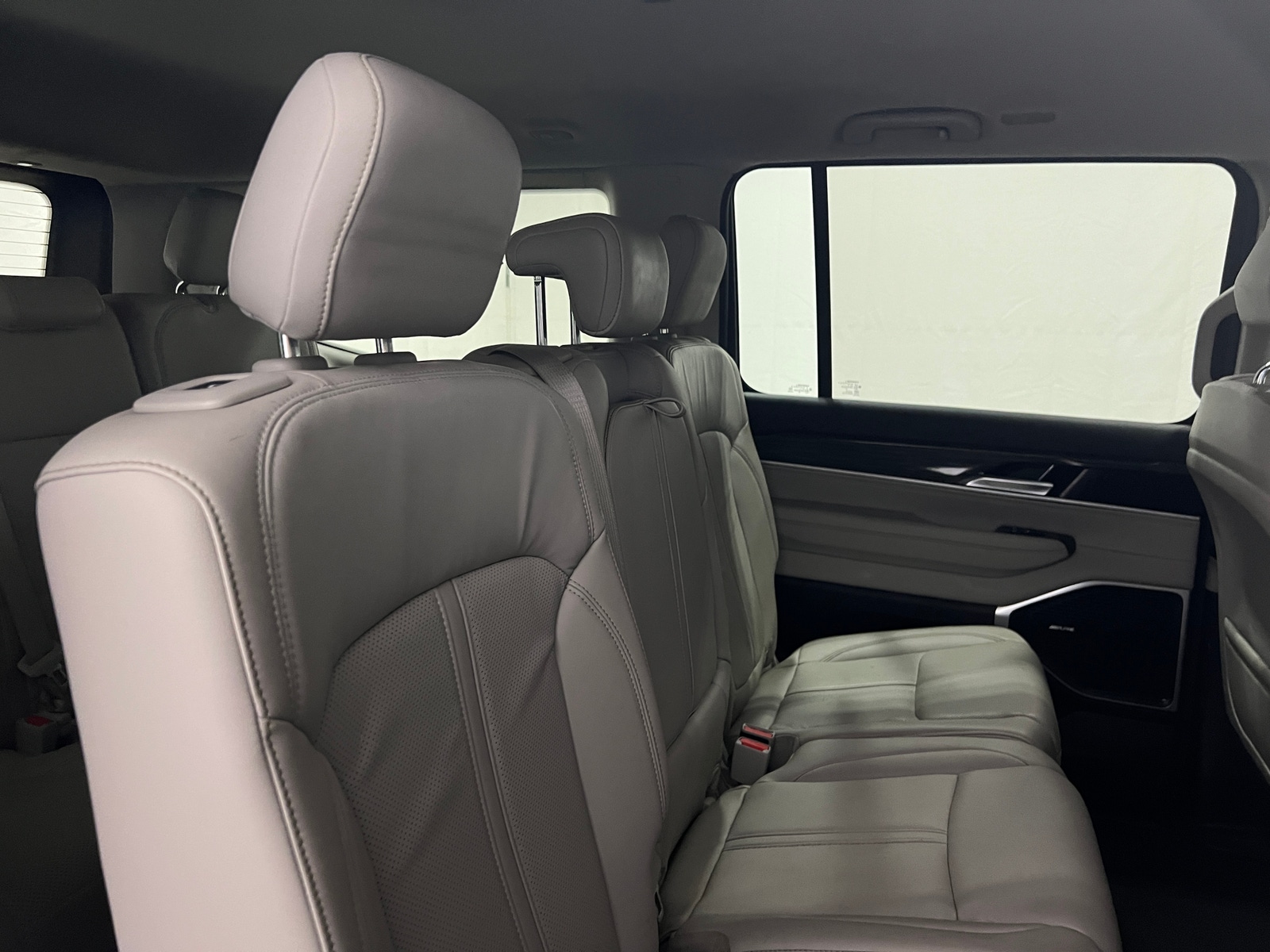 Thumbnail: 2022 Jeep Wagoneer - 5