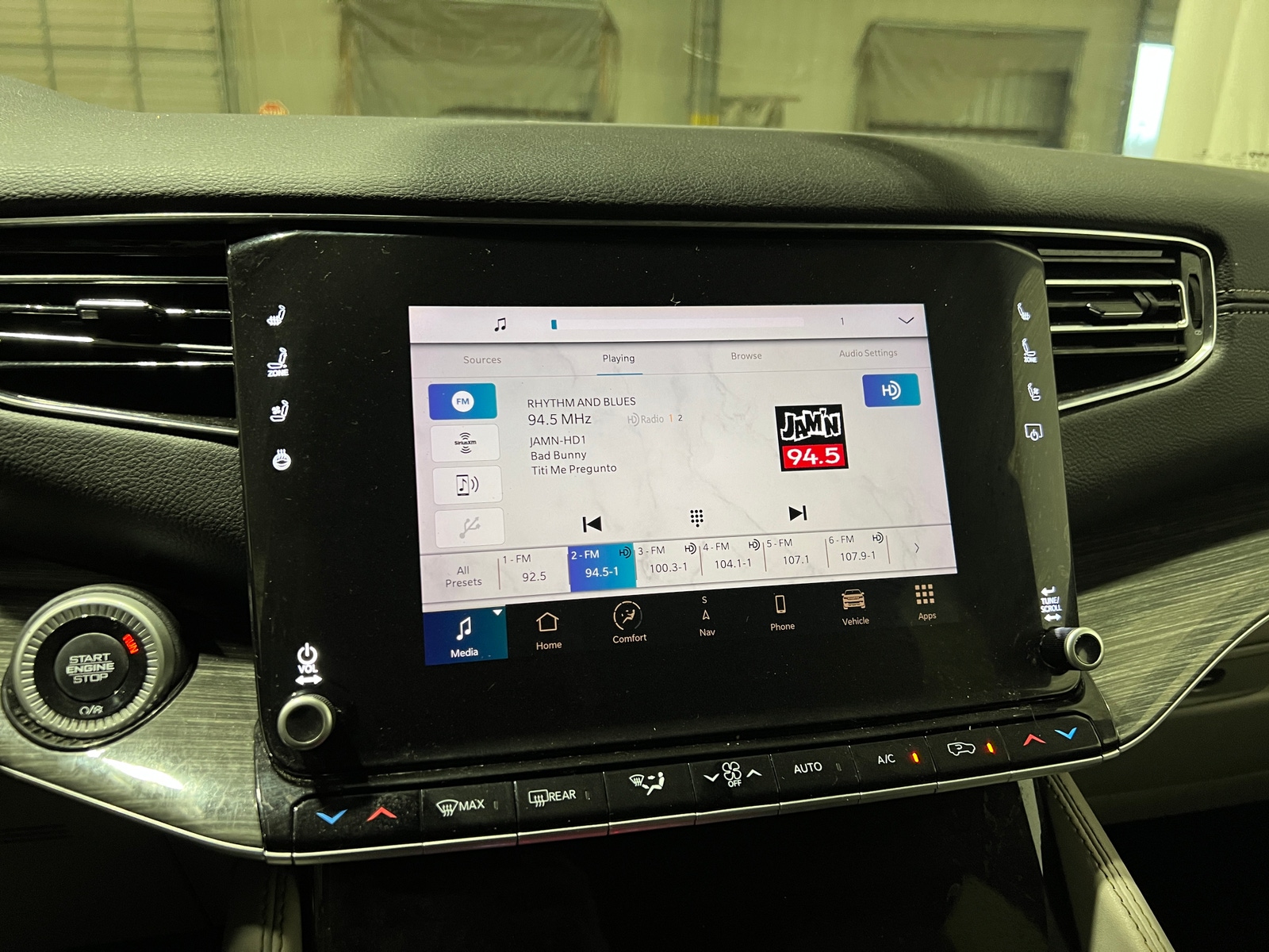 Thumbnail: 2022 Jeep Wagoneer - 3