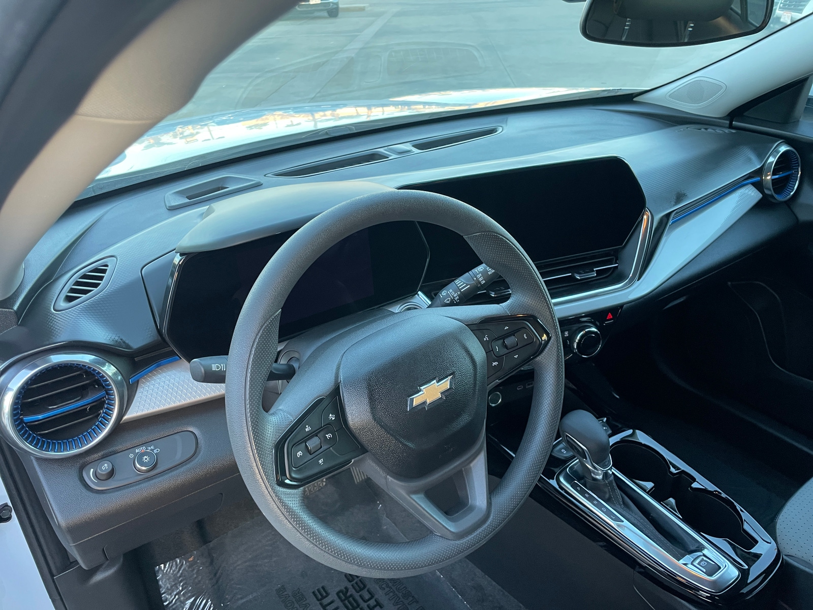 Thumbnail: 2025 Chevrolet Trax - 3