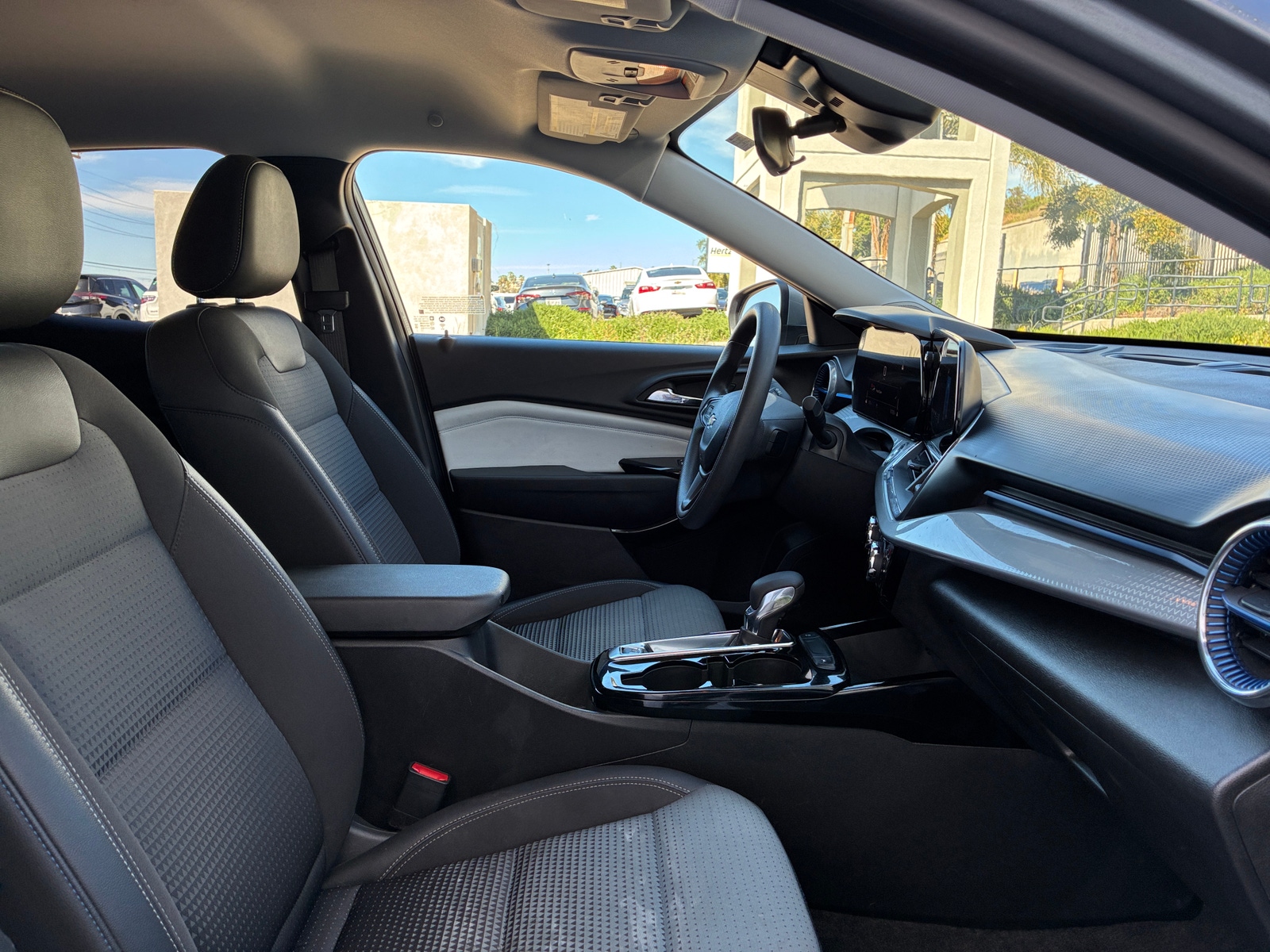 Thumbnail: 2025 Chevrolet Trax - 2