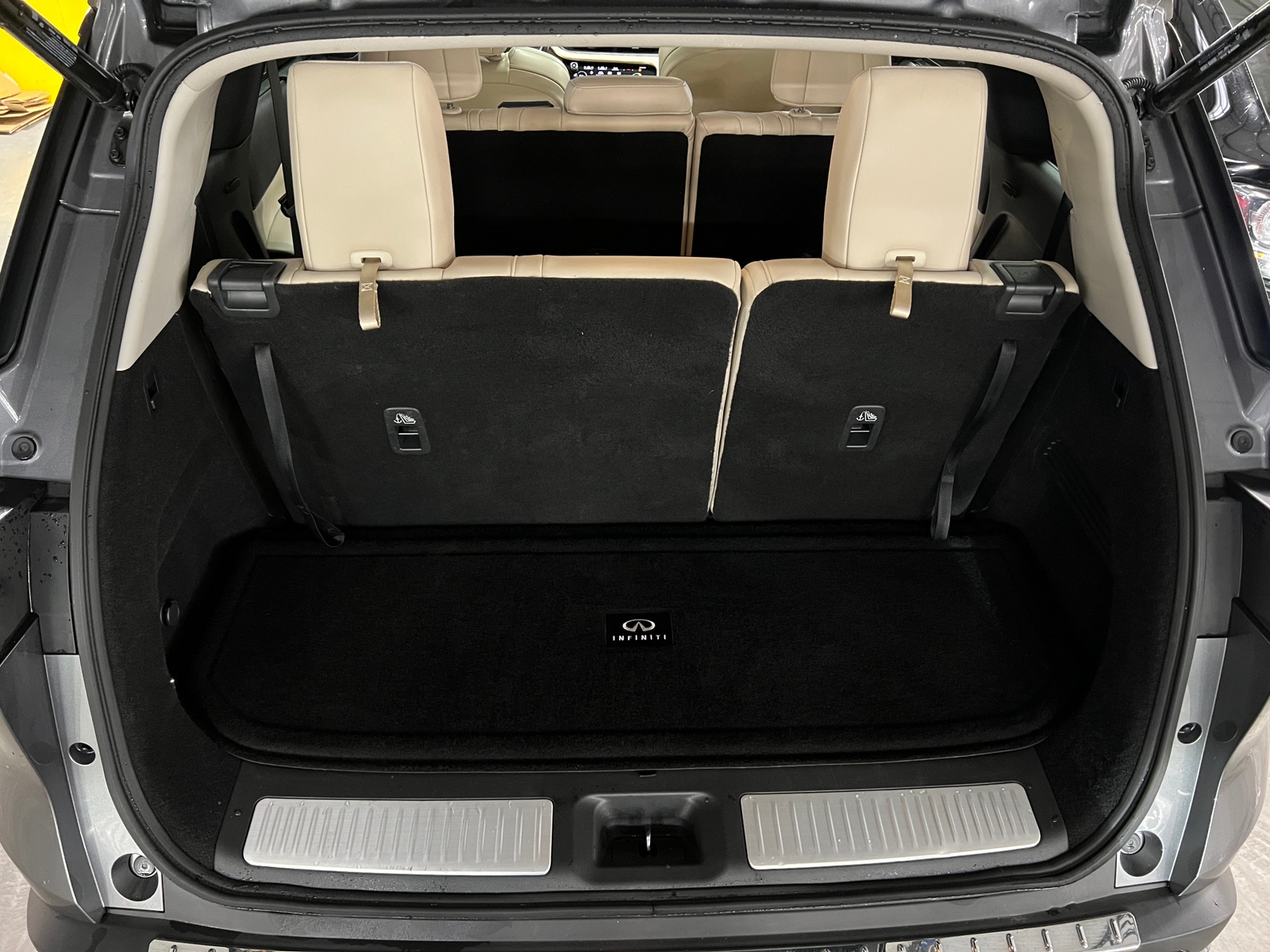 Thumbnail: 2023 INFINITI QX60 - 6