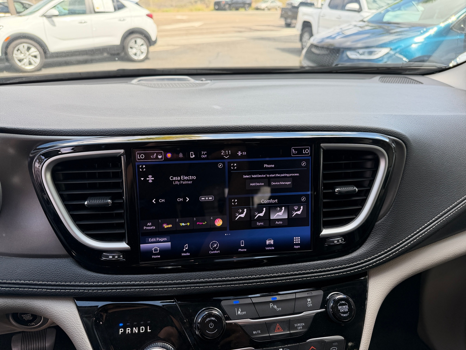 Thumbnail: 2023 Chrysler Pacifica - 4