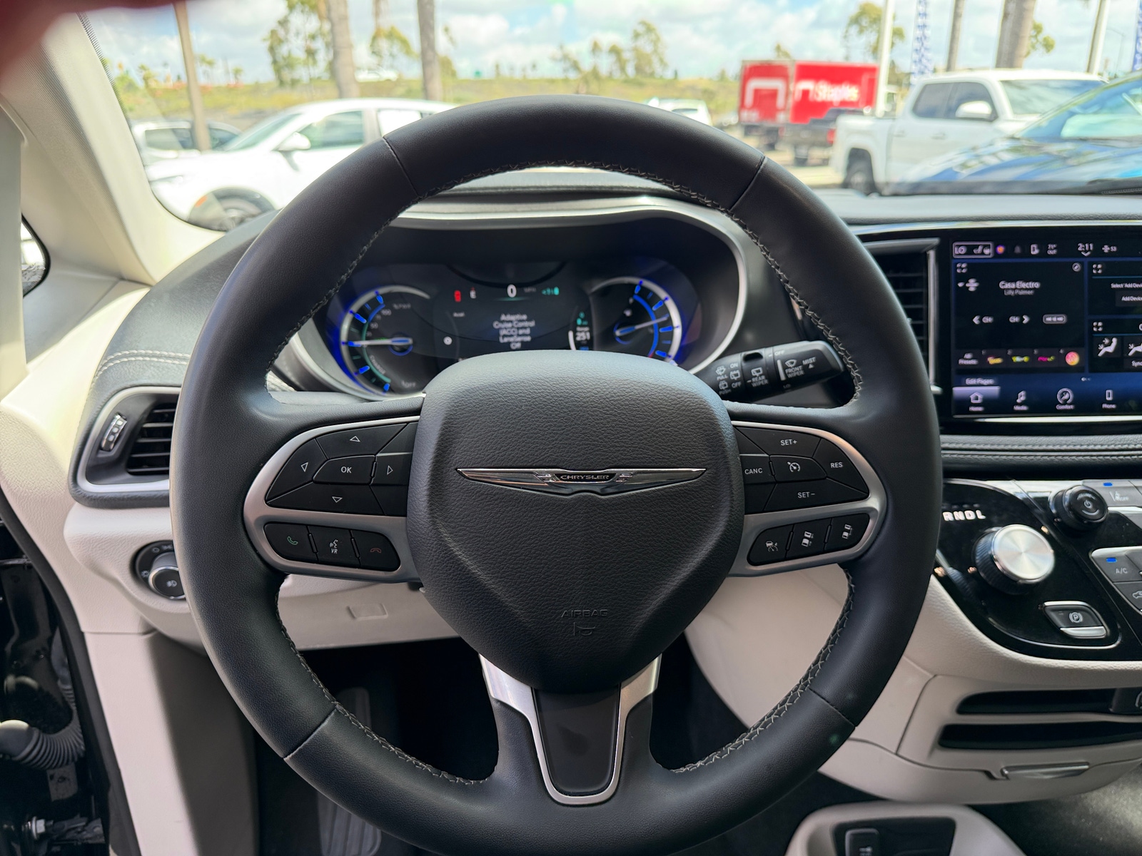 Thumbnail: 2023 Chrysler Pacifica - 5