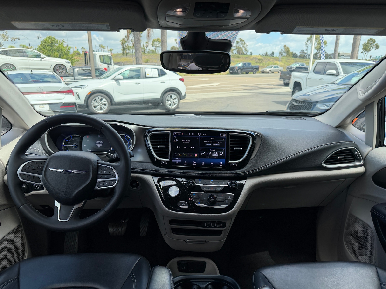 Thumbnail: 2023 Chrysler Pacifica - 3