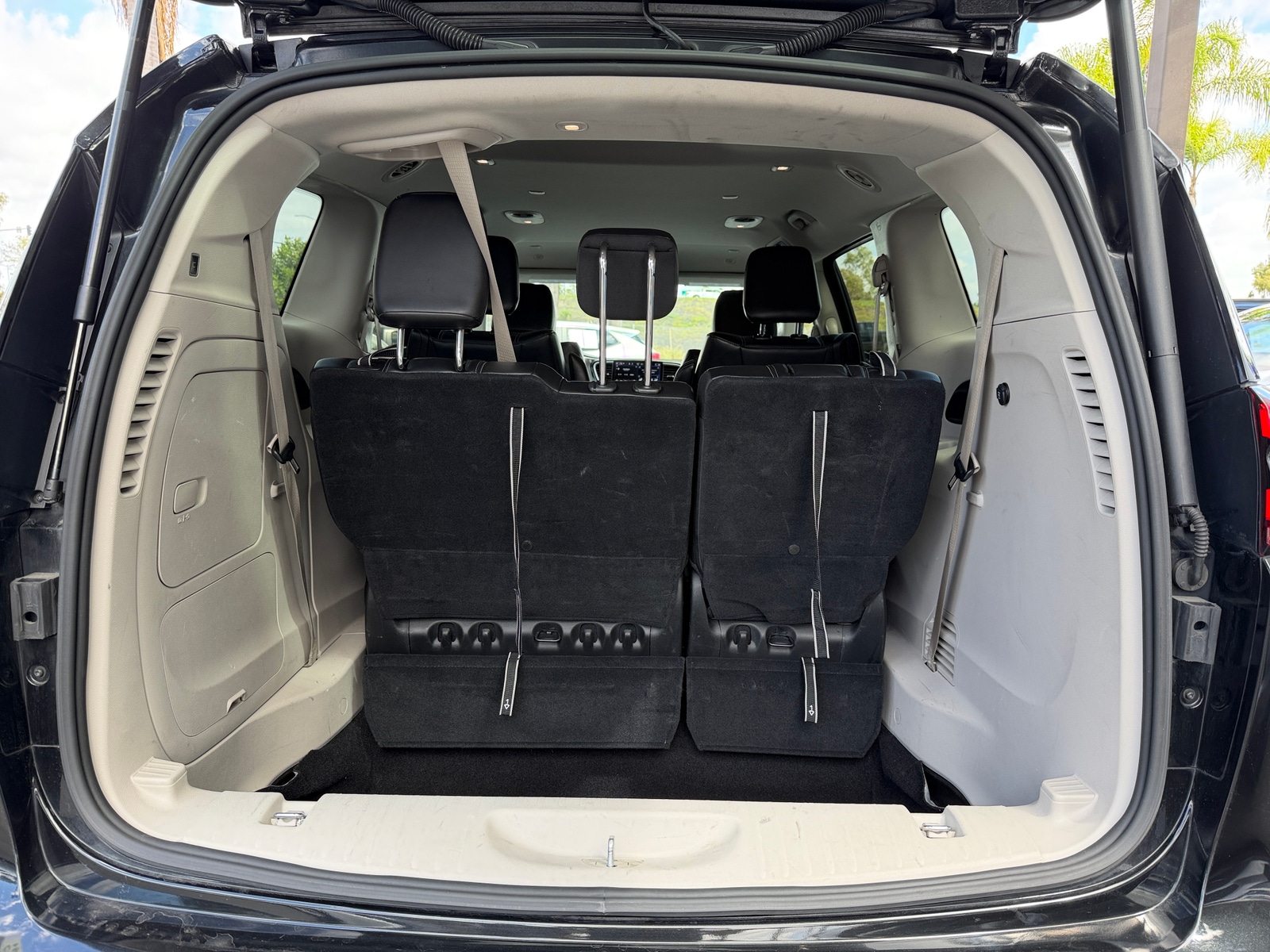 Thumbnail: 2023 Chrysler Pacifica - 7