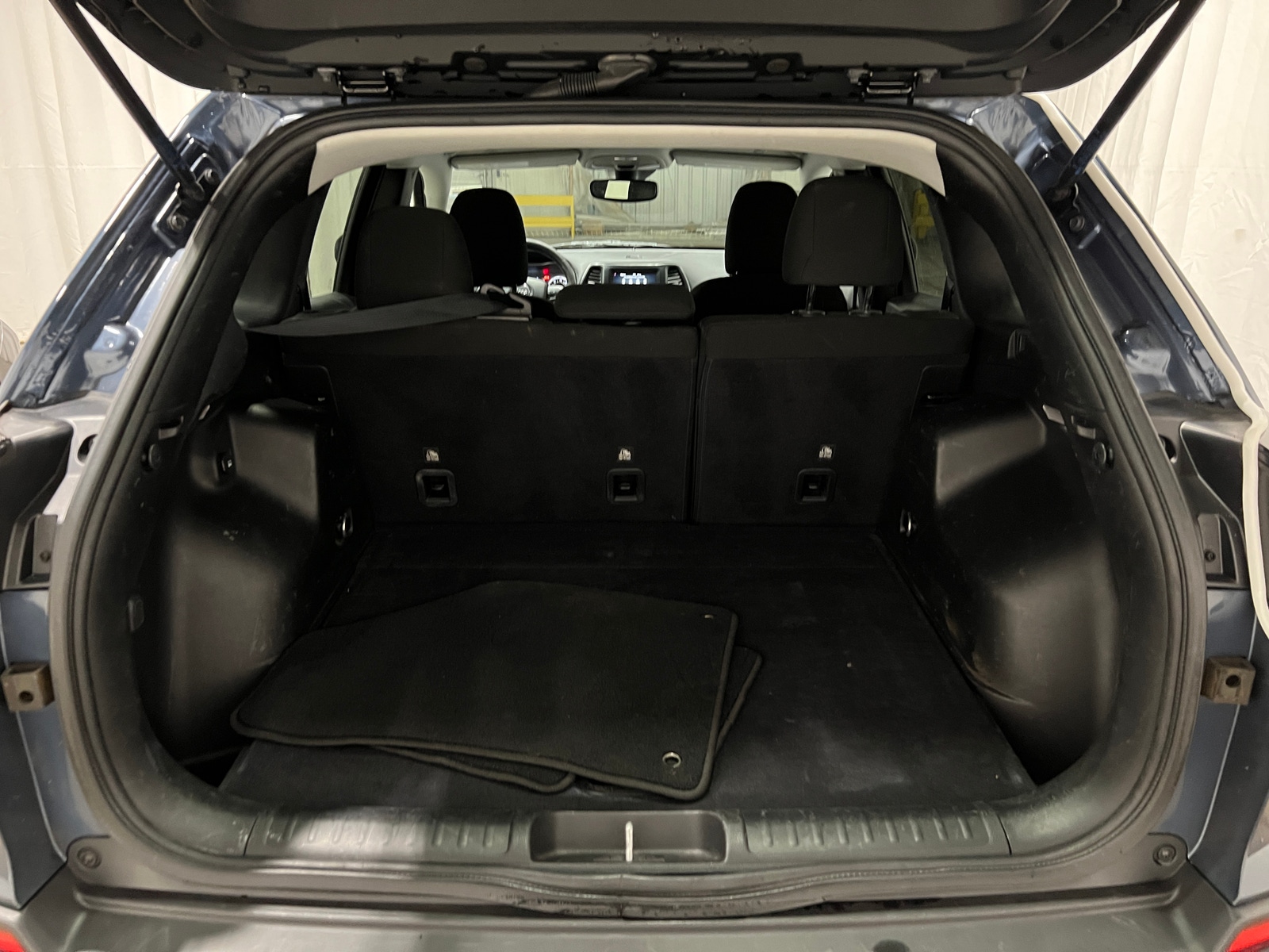 Thumbnail: 2021 Jeep Cherokee - 7