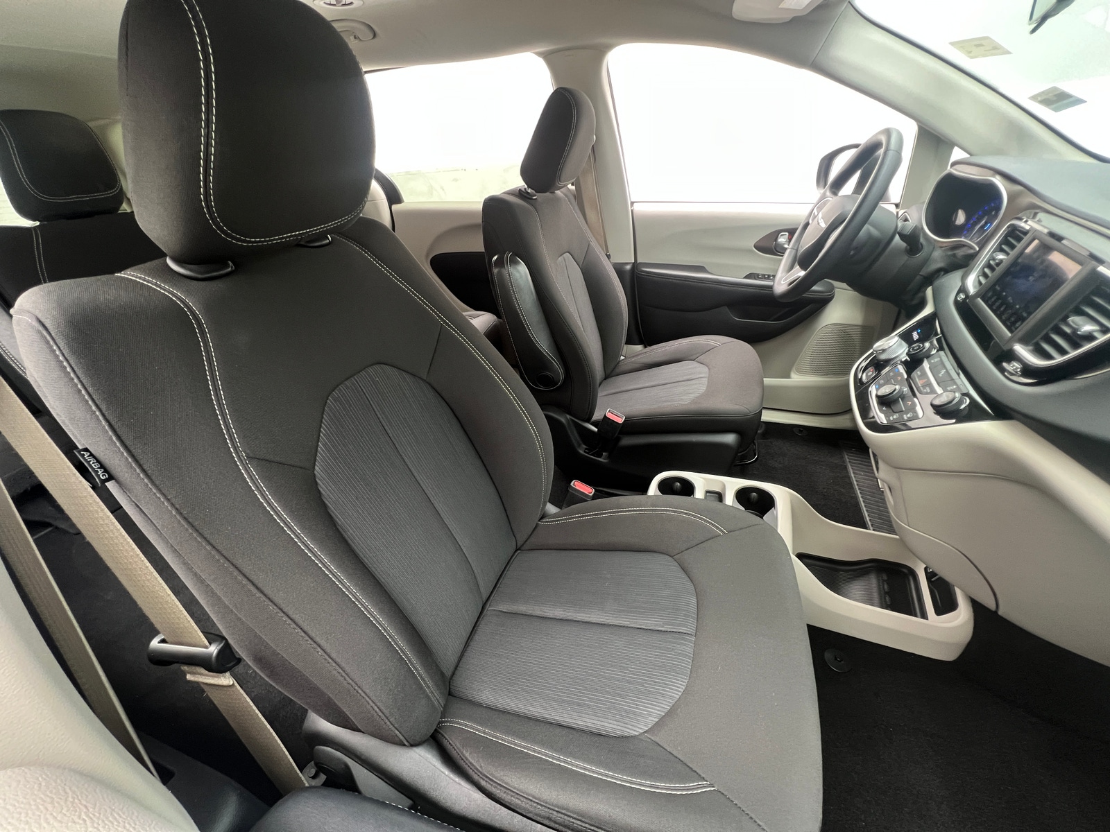 Thumbnail: 2020 Chrysler Voyager - 2