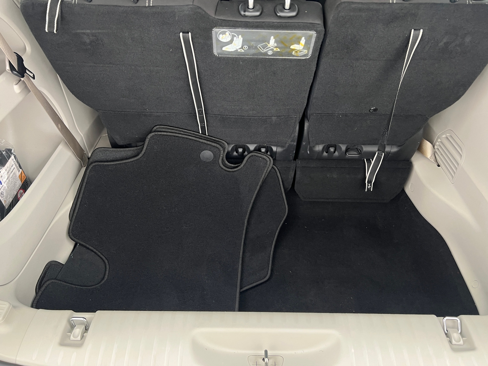 Thumbnail: 2020 Chrysler Voyager - 7