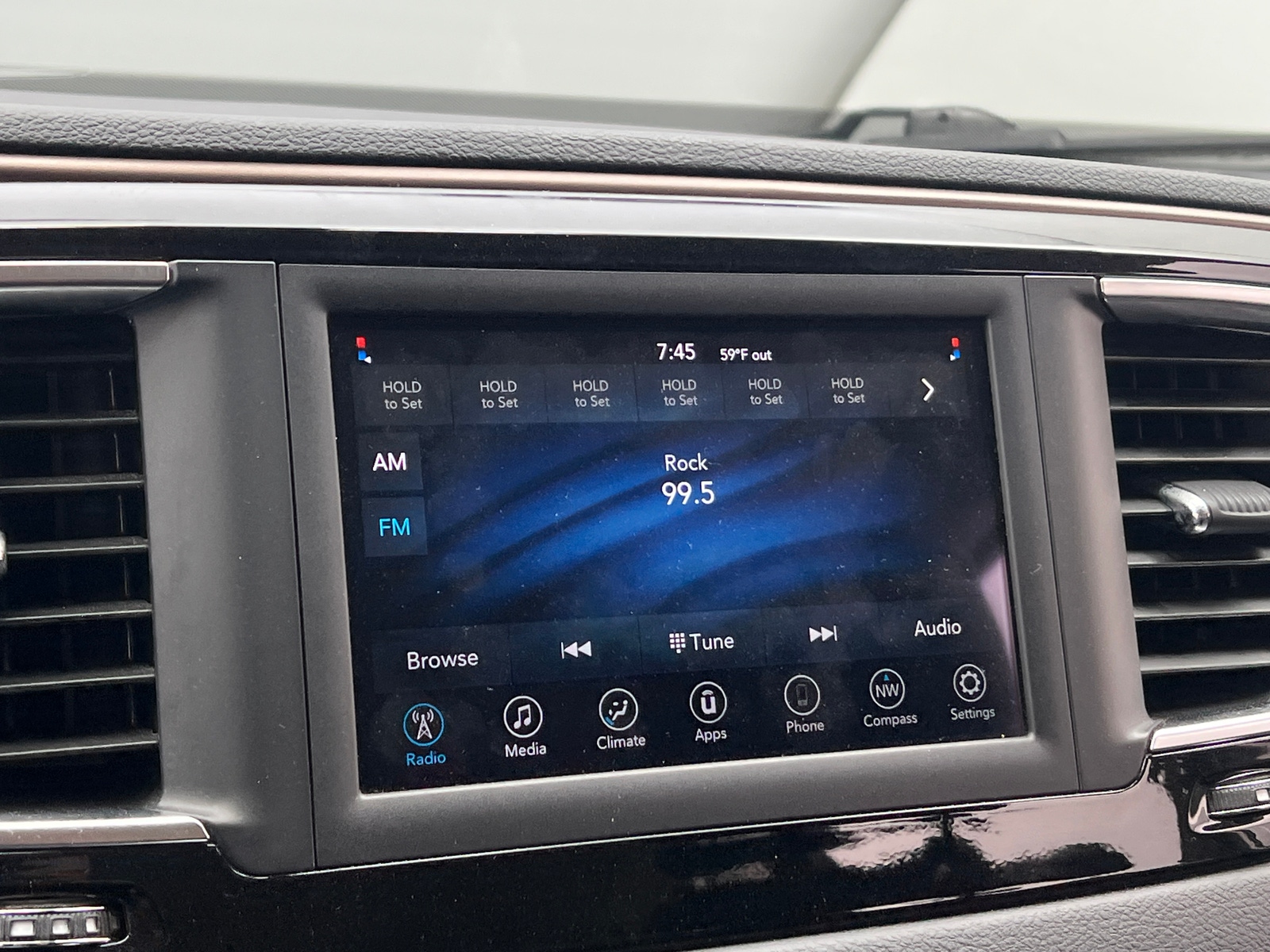 Thumbnail: 2020 Chrysler Voyager - 4