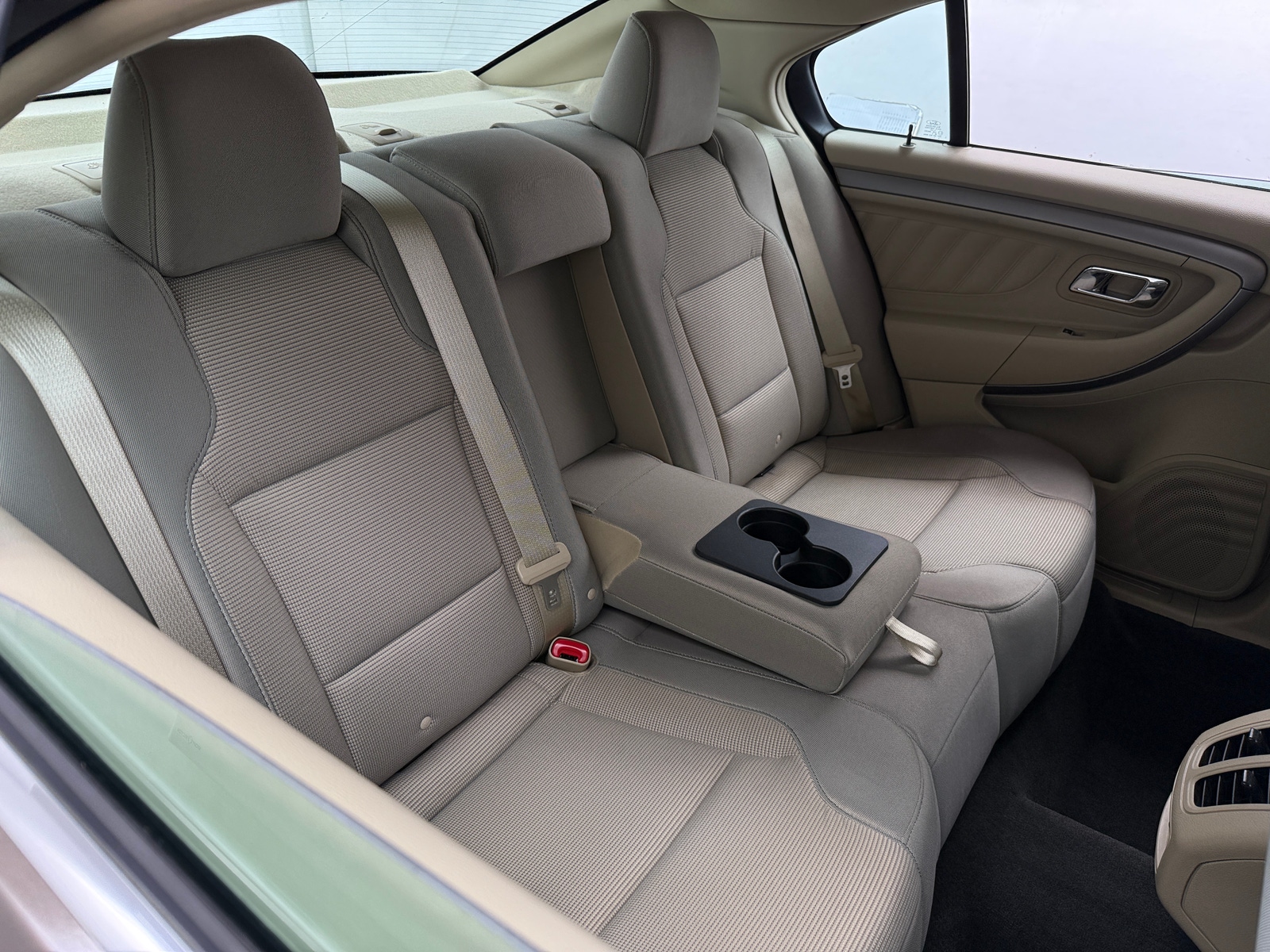 Thumbnail: 2015 Ford Taurus - 6