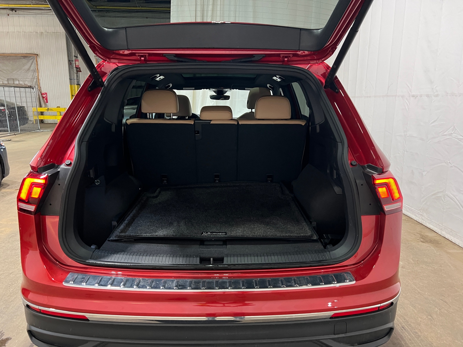 Thumbnail: 2024 Volkswagen Tiguan - 6