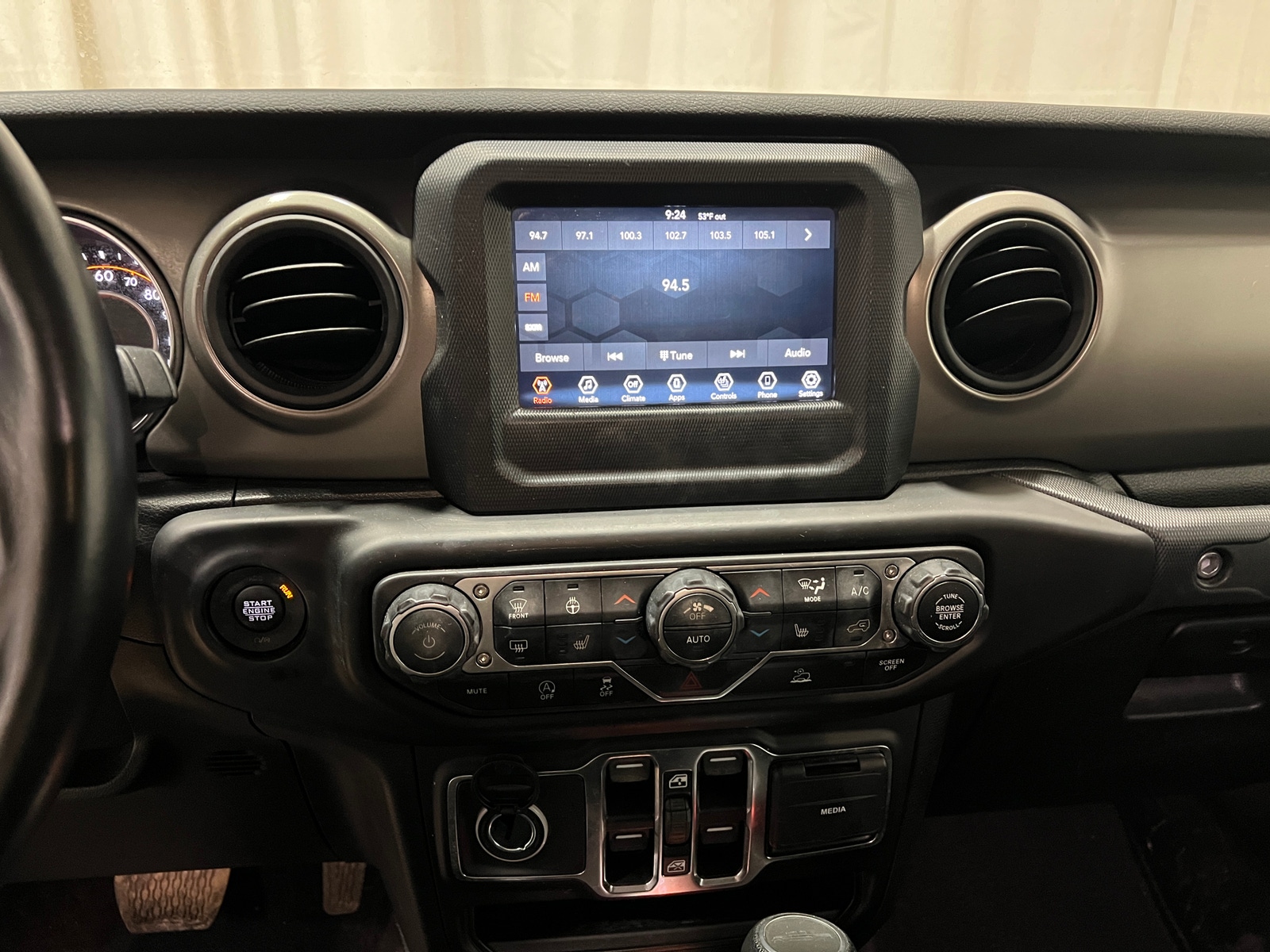 Thumbnail: 2021 Jeep Gladiator - 4