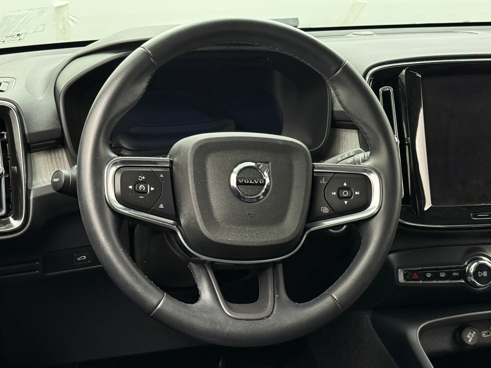 Thumbnail: 2024 Volvo XC40 - 4