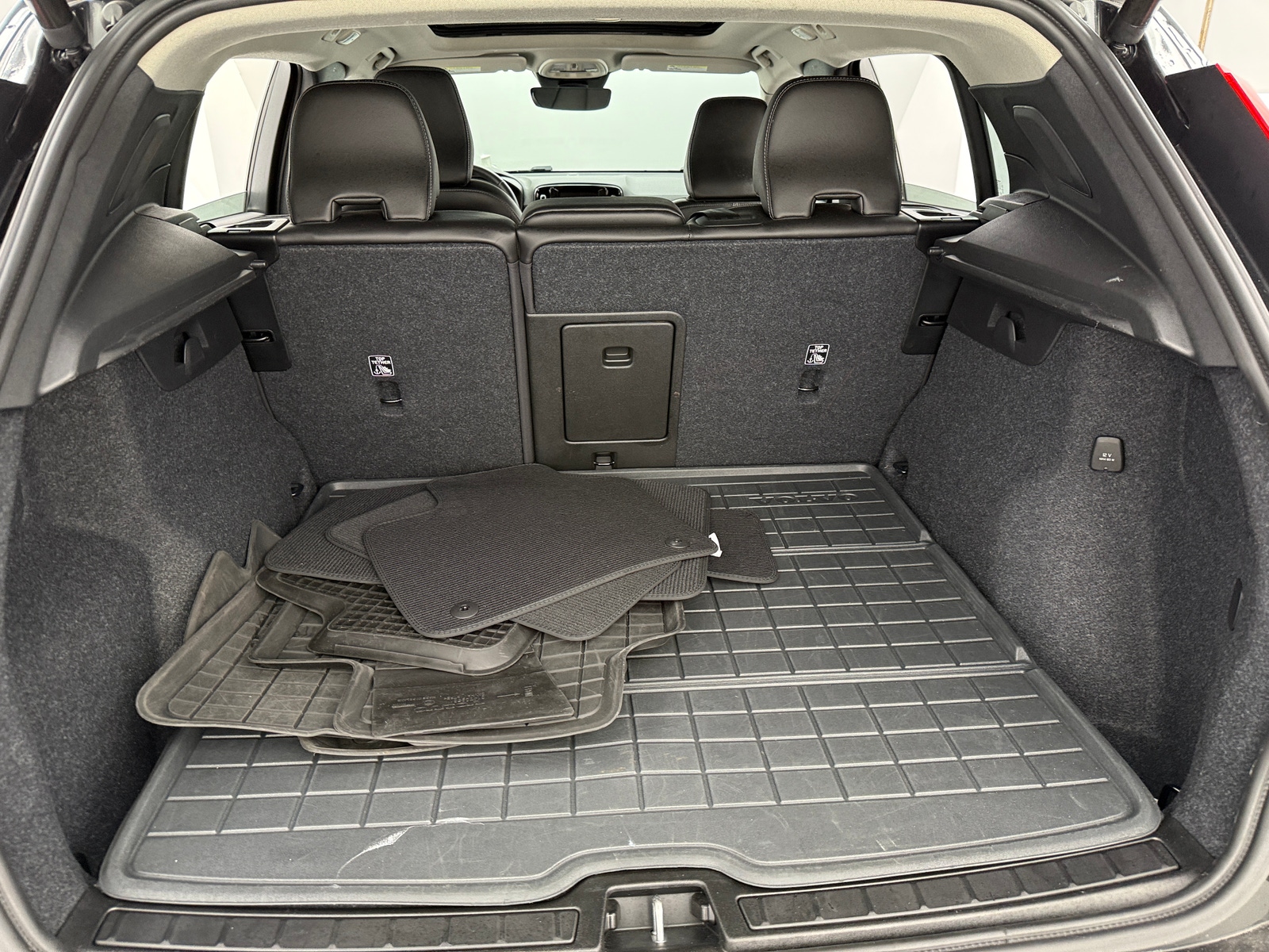 Thumbnail: 2024 Volvo XC40 - 6