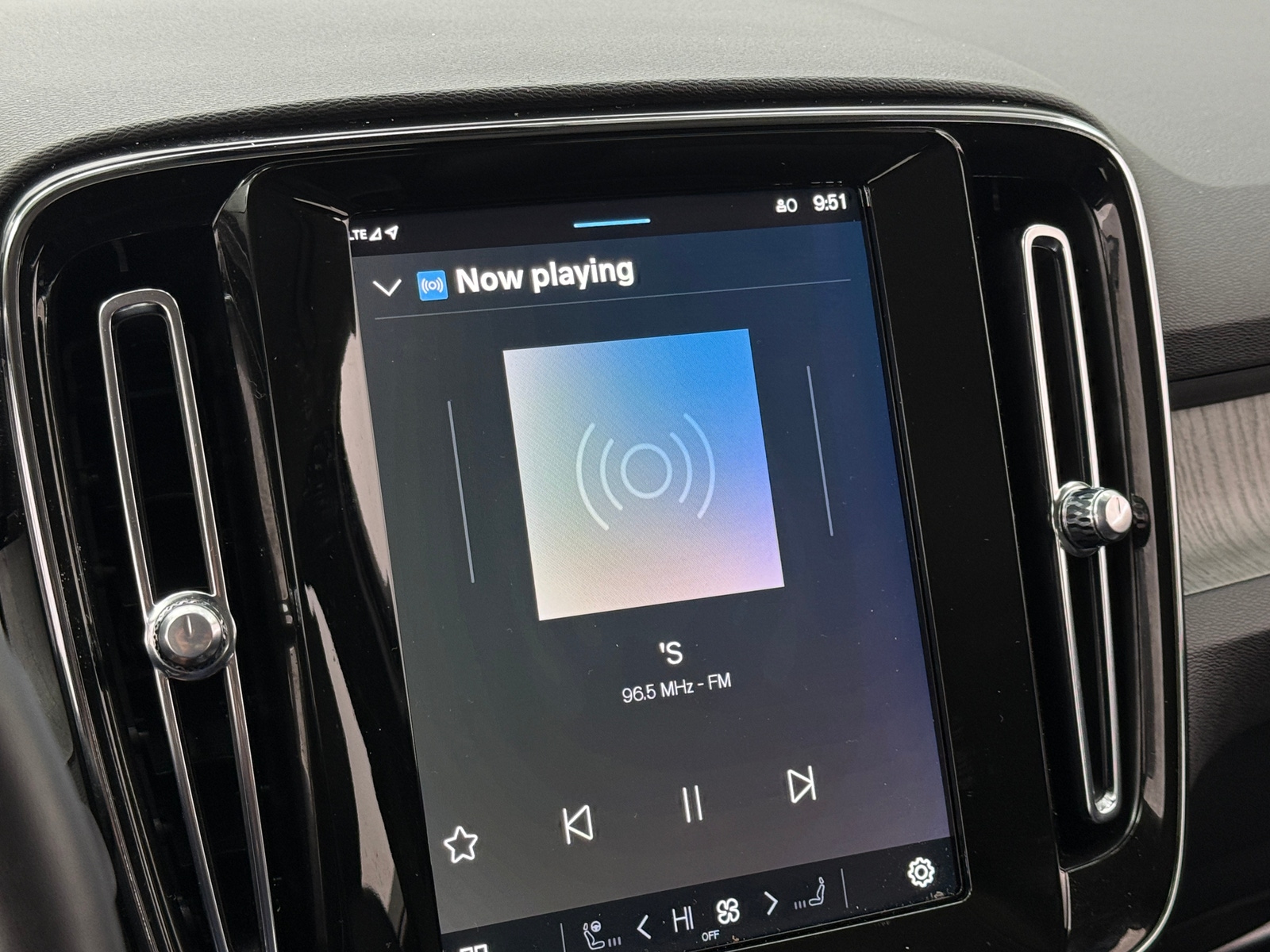 Thumbnail: 2024 Volvo XC40 - 3