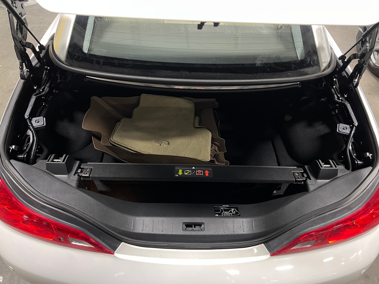 Thumbnail: 2010 INFINITI G37 - 6