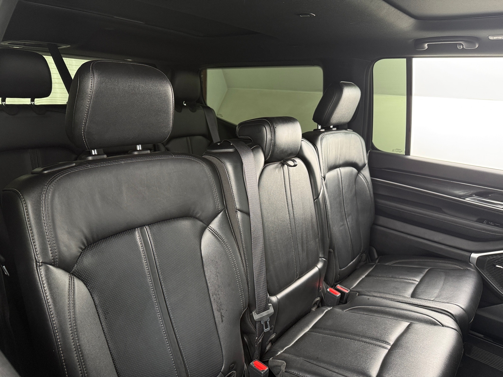 Thumbnail: 2022 Jeep Wagoneer - 5