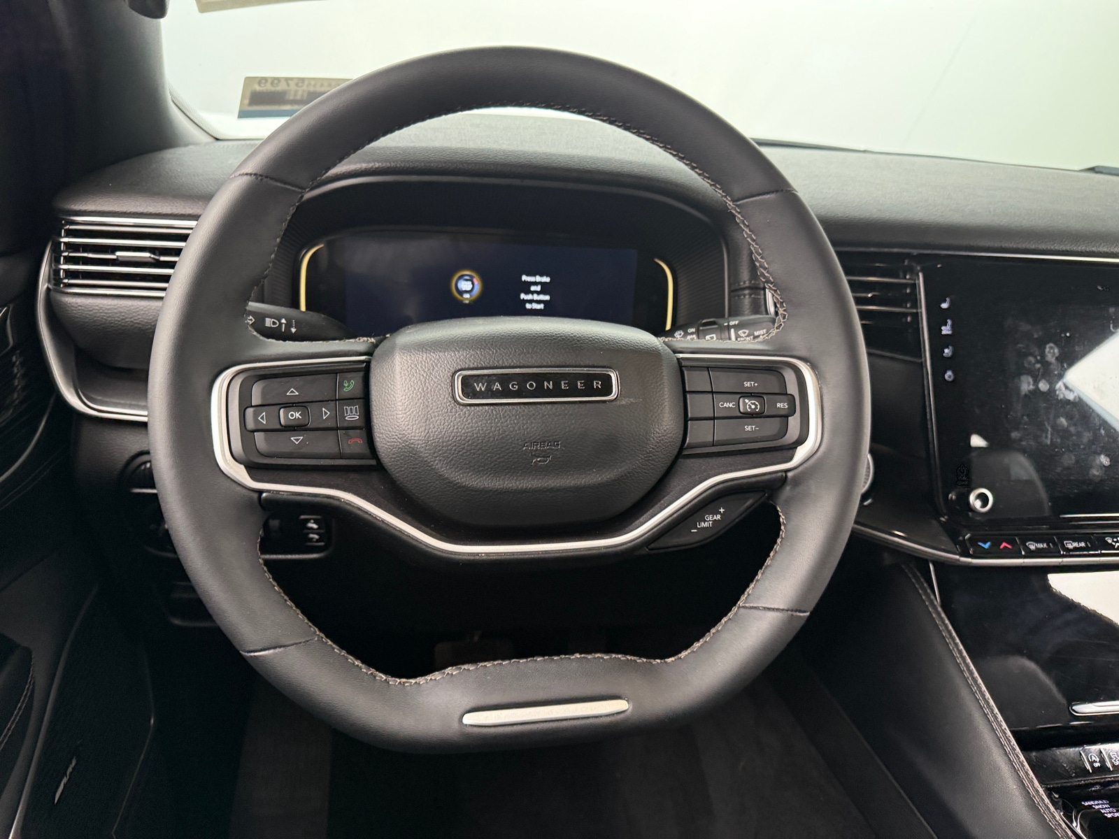 Thumbnail: 2022 Jeep Wagoneer - 4