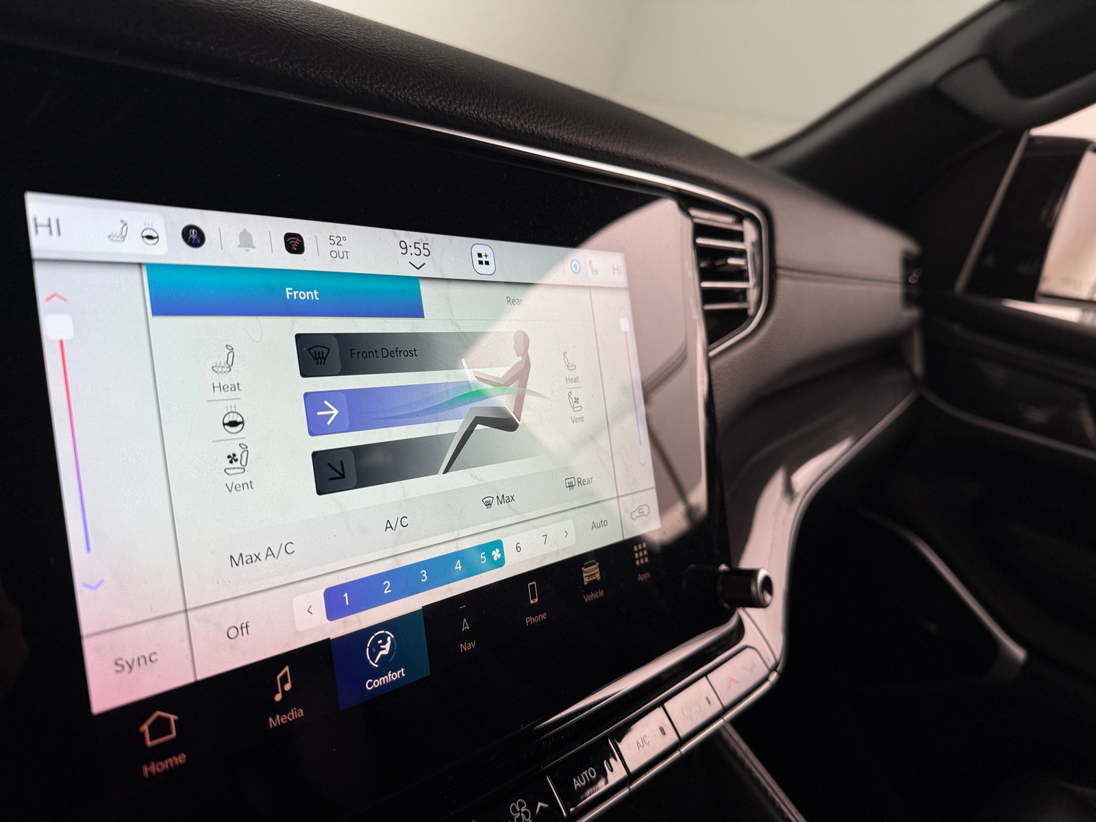 Thumbnail: 2022 Jeep Wagoneer - 3