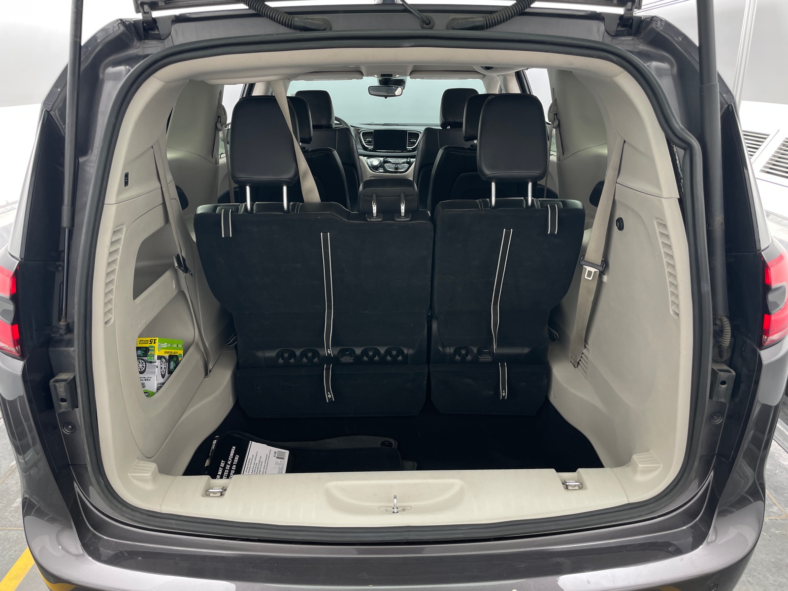 Thumbnail: 2023 Chrysler Pacifica - 6