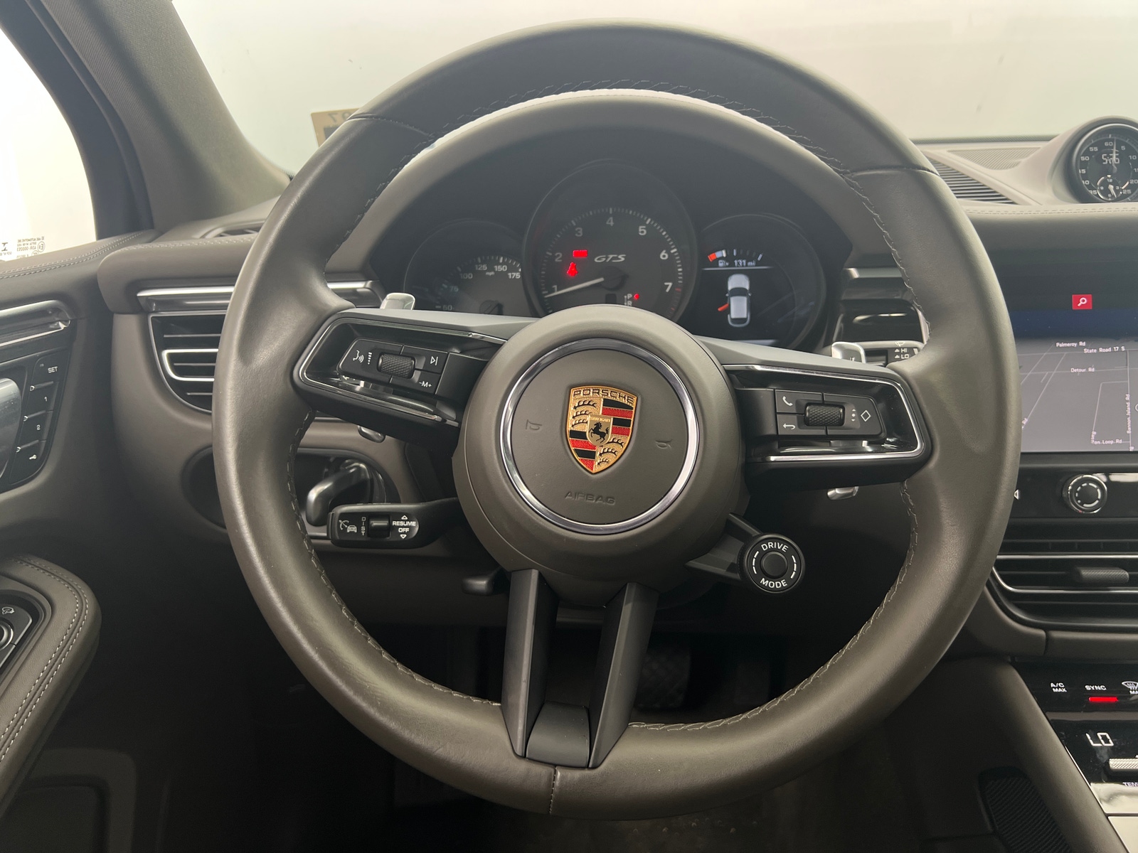 Thumbnail: 2023 Porsche Macan - 4