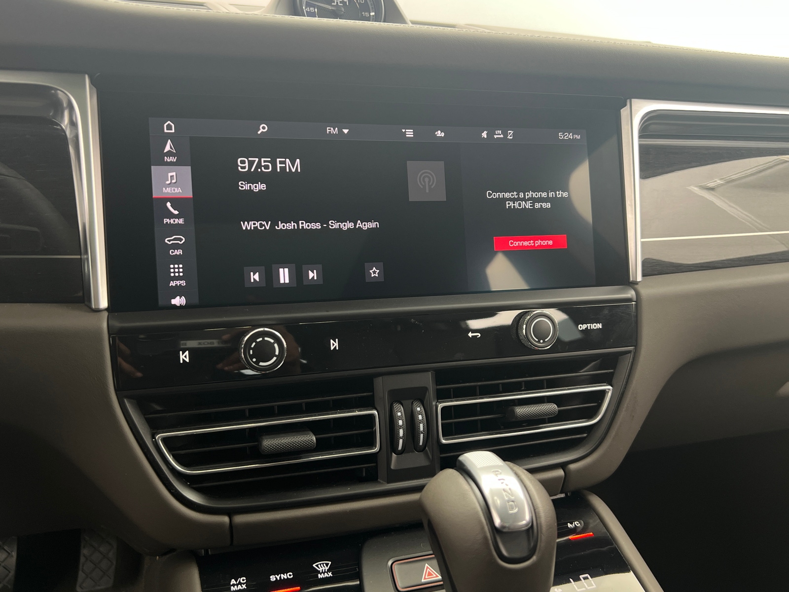 Thumbnail: 2023 Porsche Macan - 3