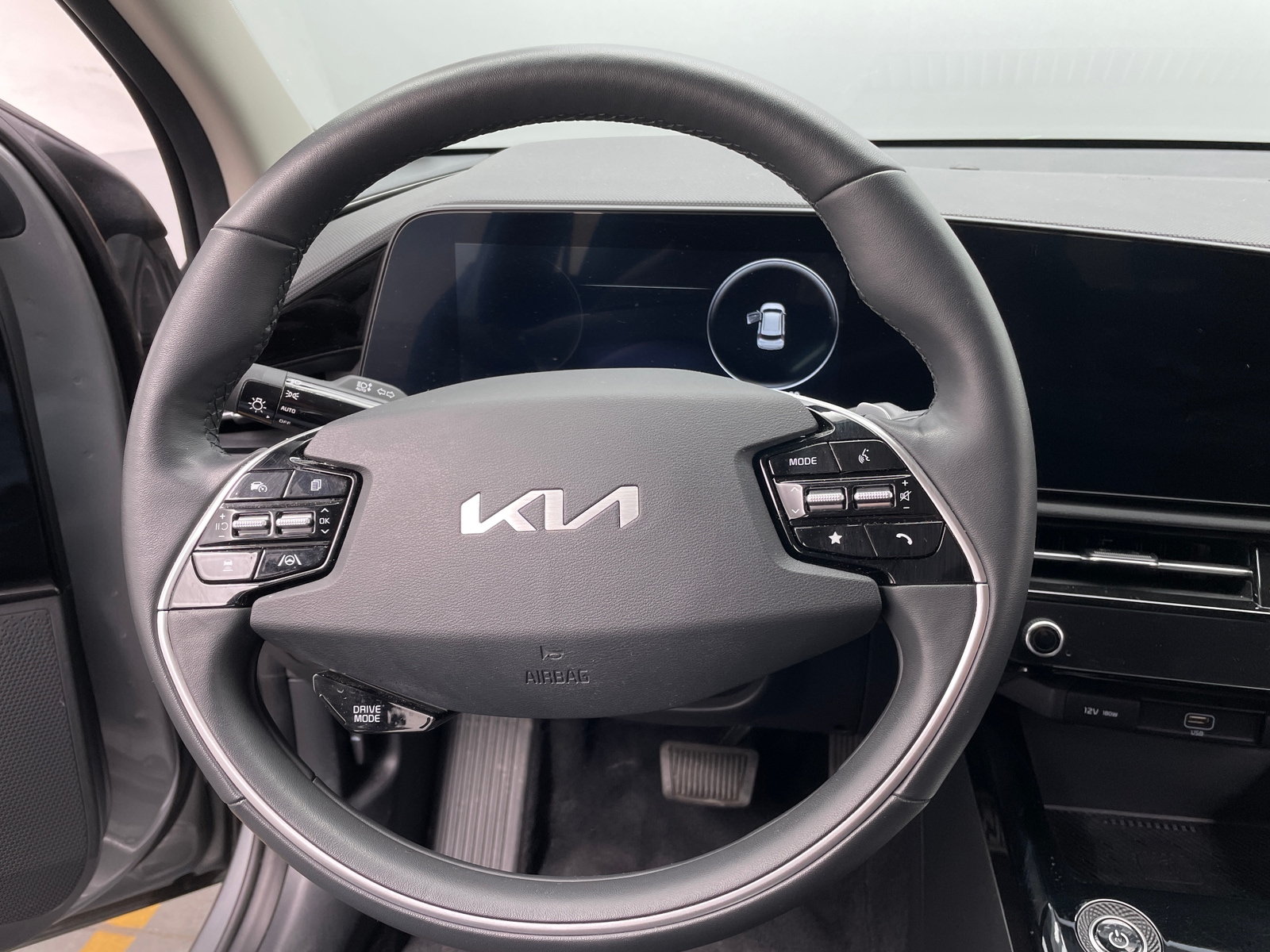 Thumbnail: 2023 Kia Niro - 5