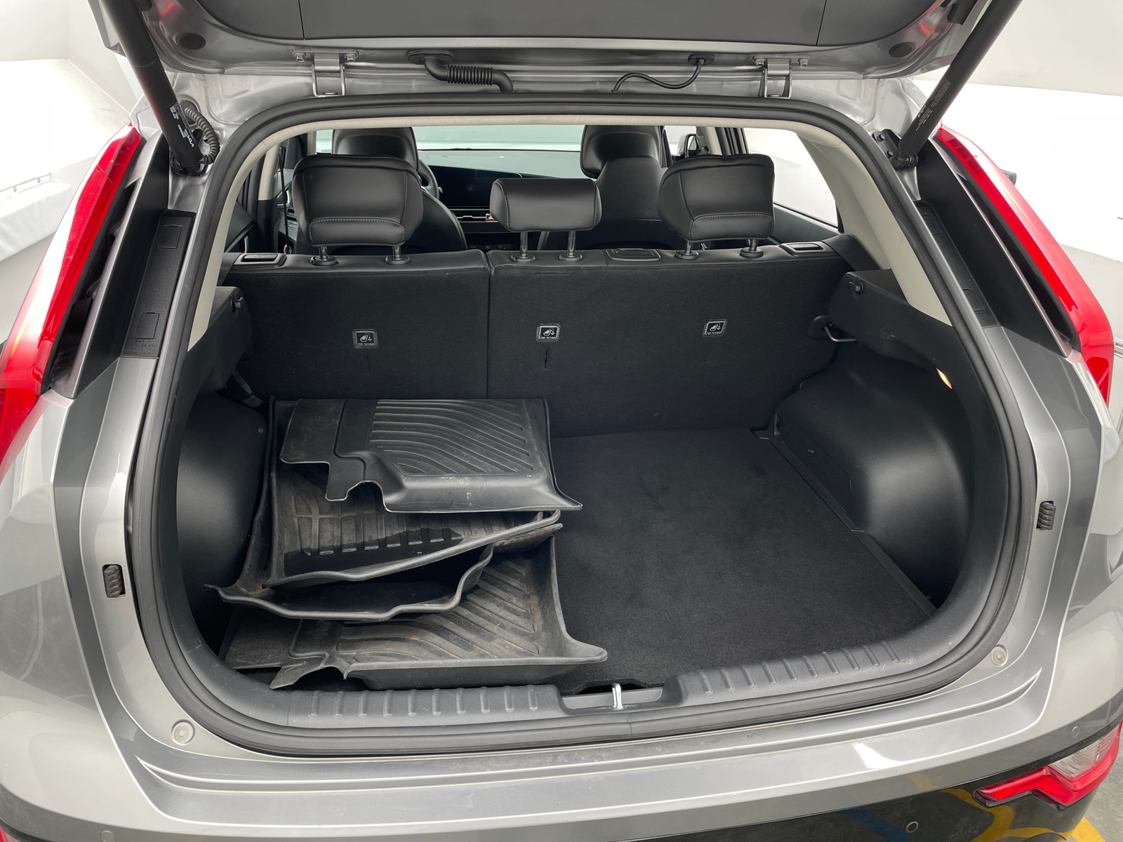 Thumbnail: 2023 Kia Niro - 7