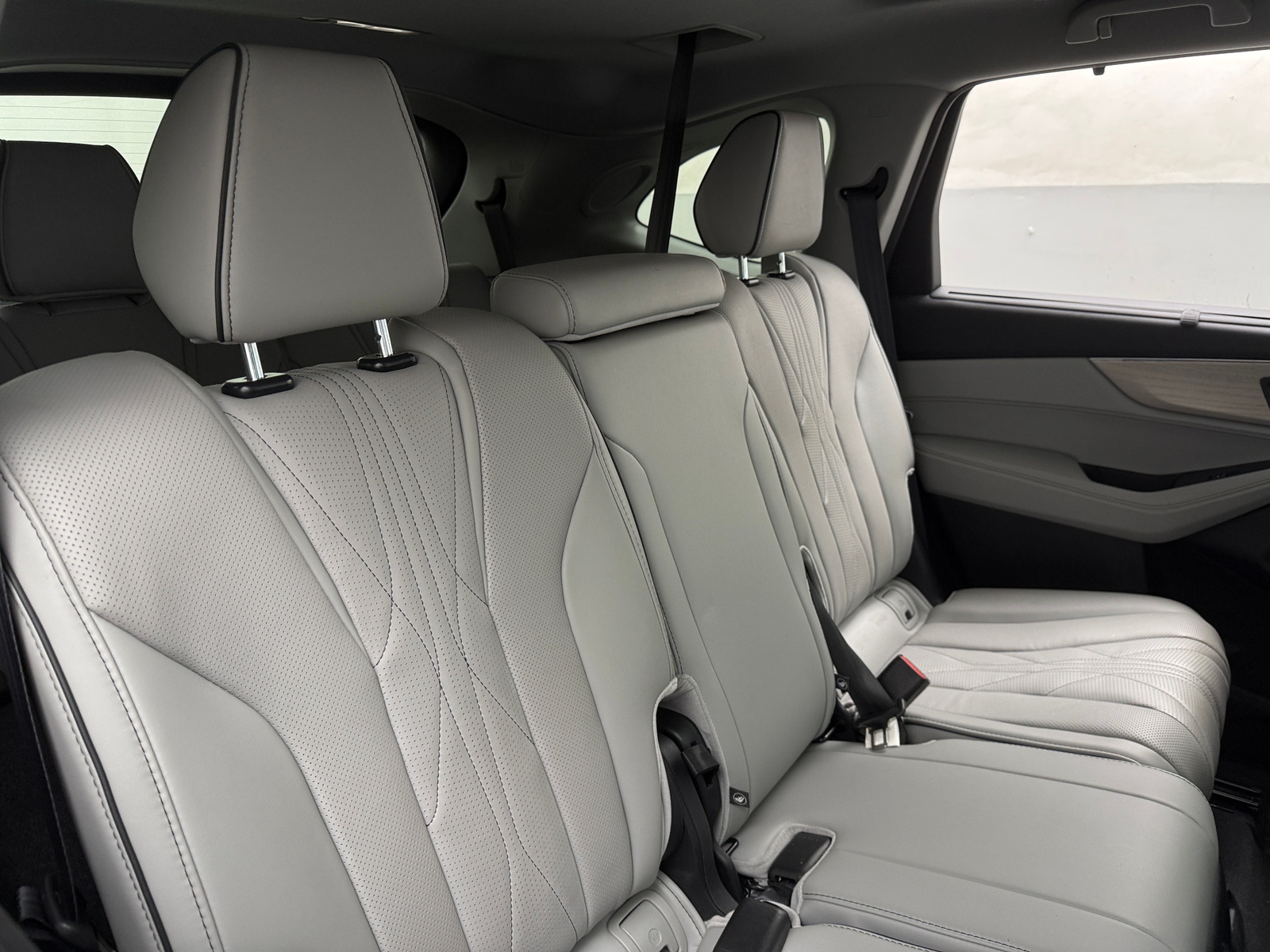 Thumbnail: 2025 Acura MDX - 6