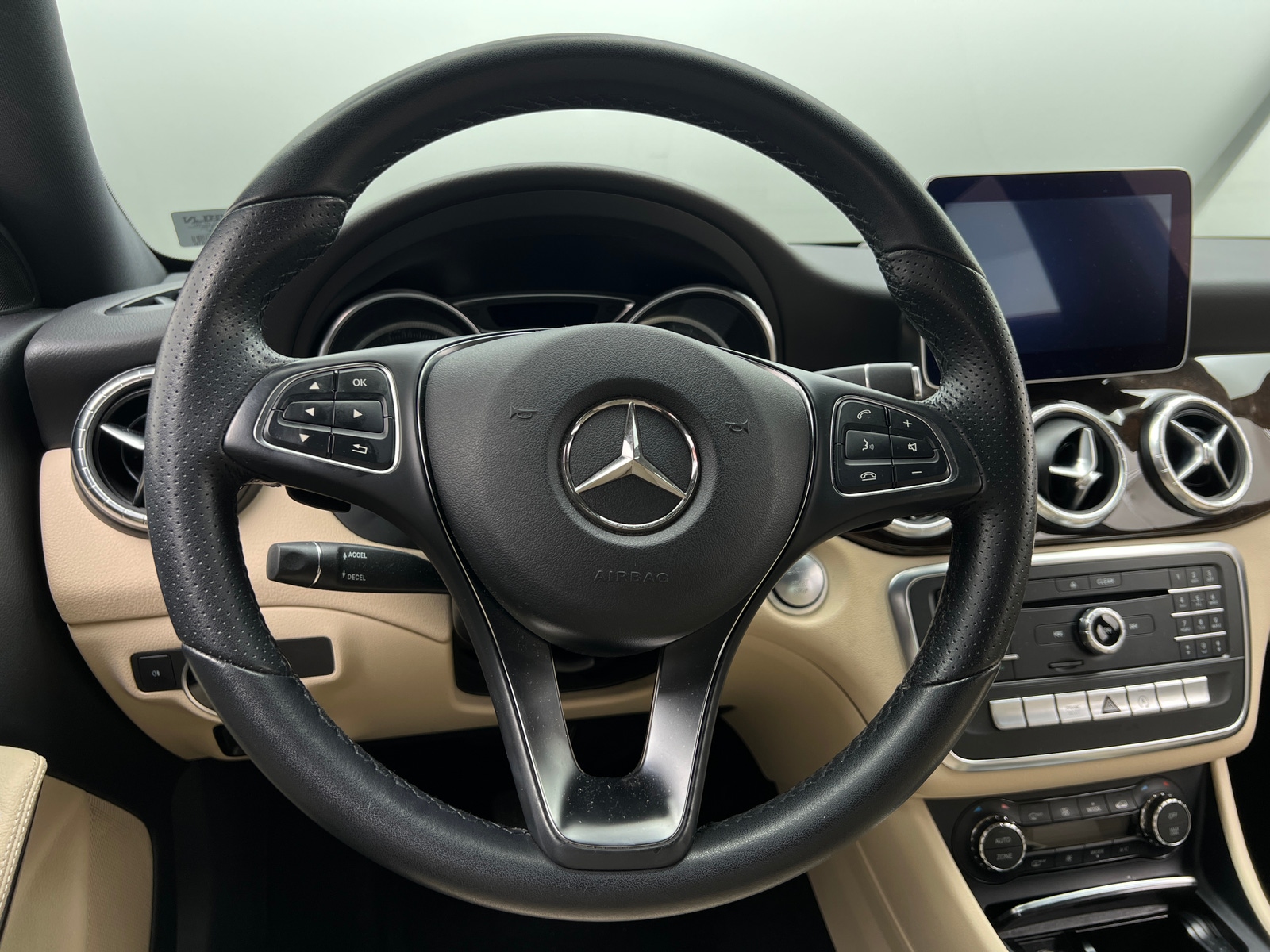 Thumbnail: 2017 Mercedes-Benz CLA - 4