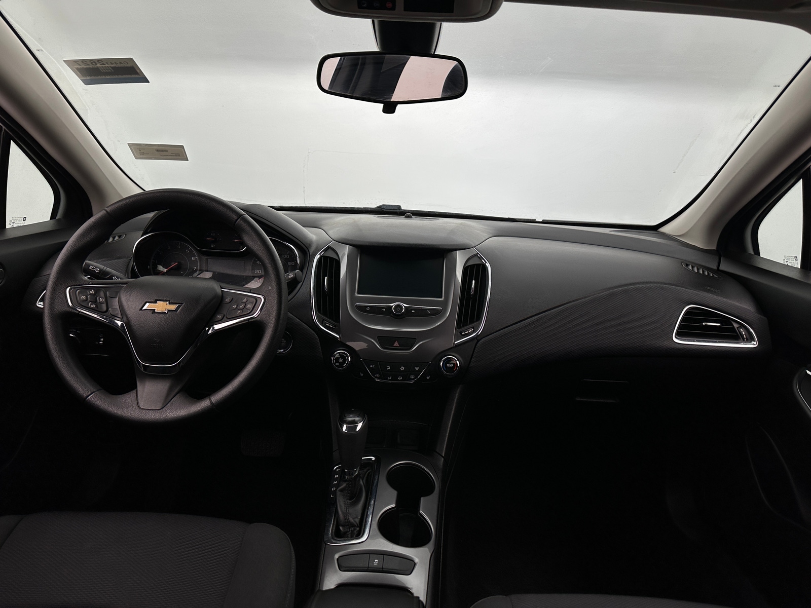 Thumbnail: 2018 Chevrolet Cruze - 3