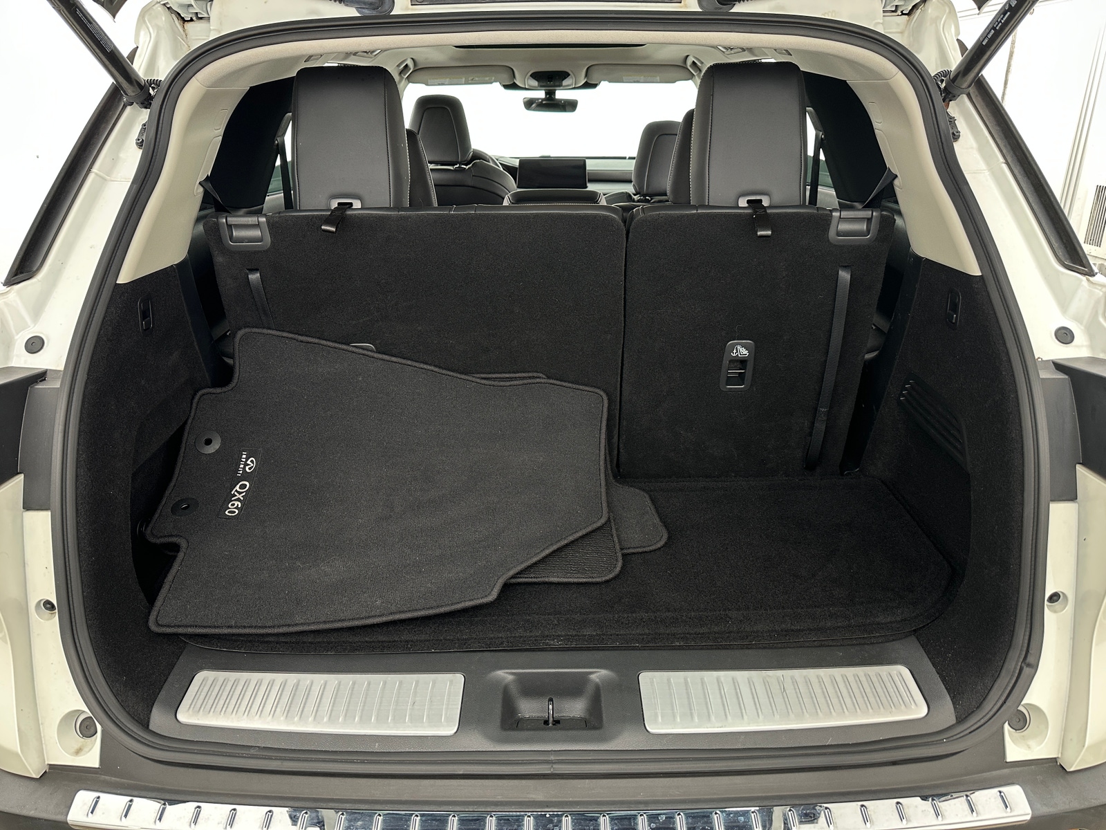 Thumbnail: 2023 INFINITI QX60 - 6