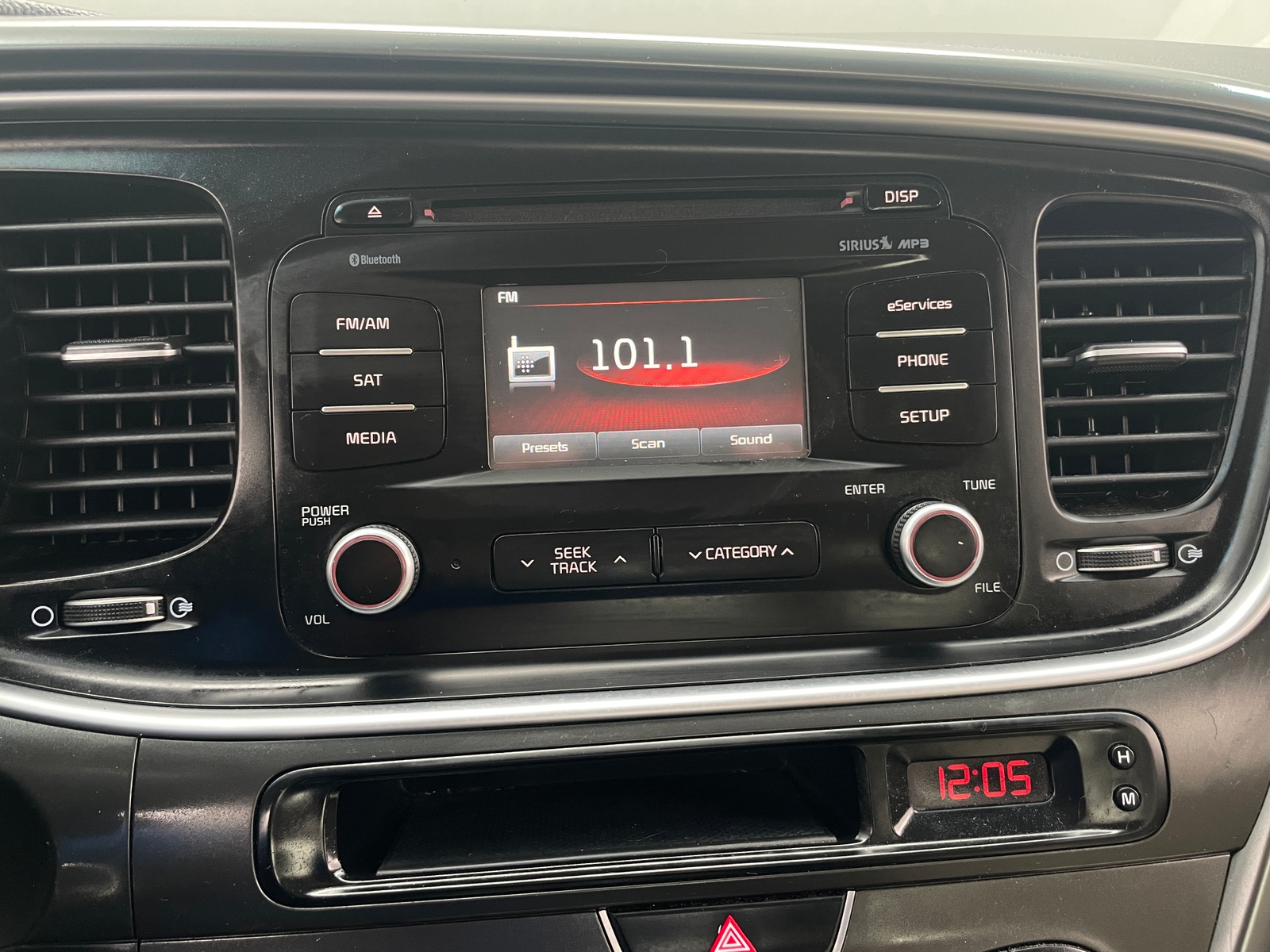 Thumbnail: 2015 Kia Optima - 4