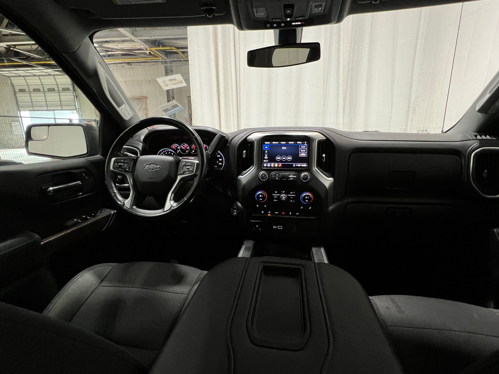 Thumbnail: 2020 Chevrolet Silverado 1500 - 3